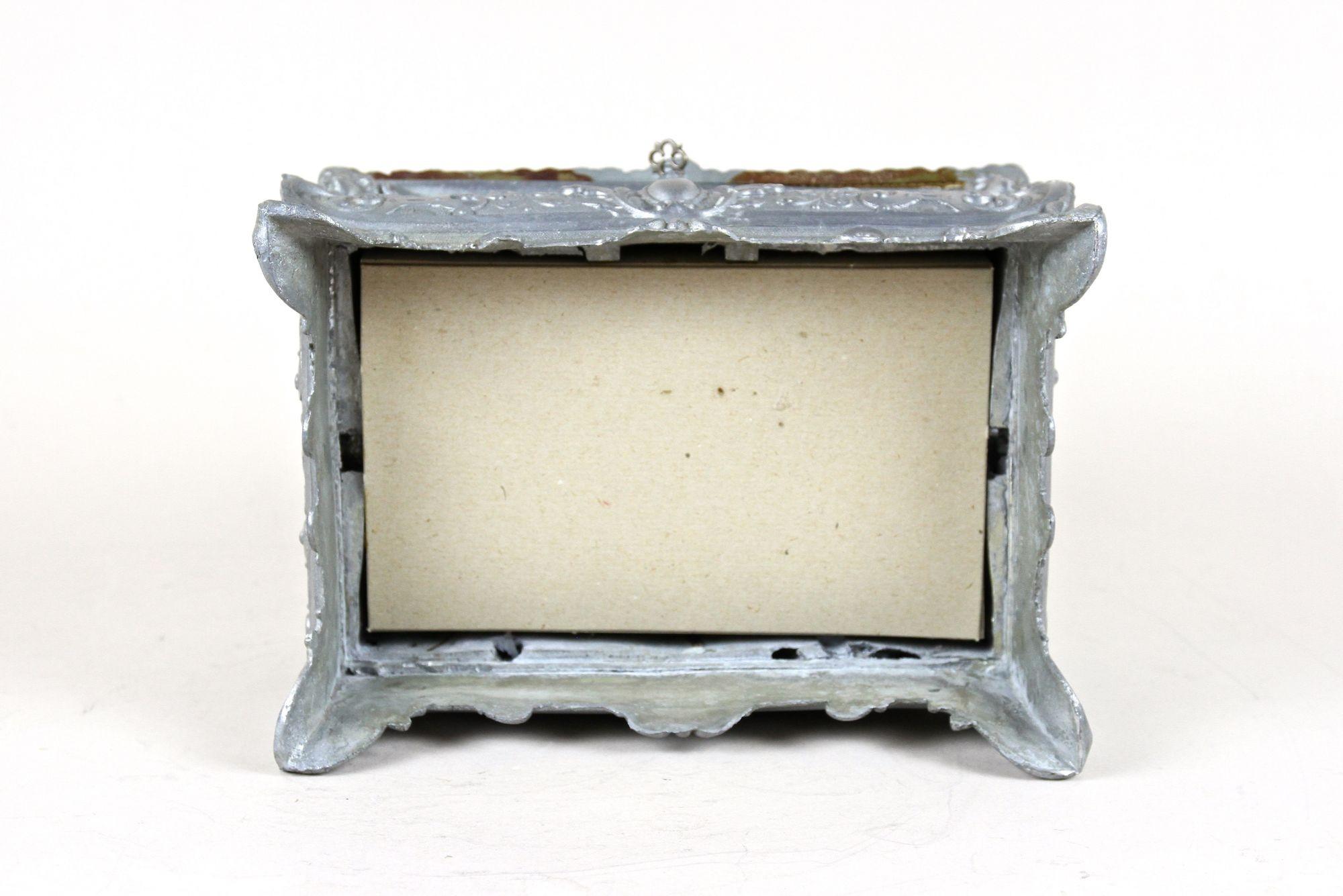 19th Century, Pewter Jewelry Box with Lockable Lid, Austria, circa 1880 10