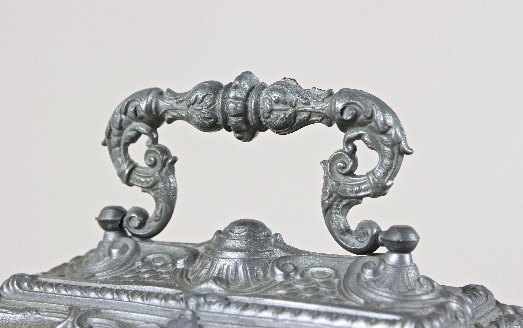 19th Century, Pewter Jewelry Box with Lockable Lid, Austria, circa 1880 In Good Condition In Lichtenberg, AT