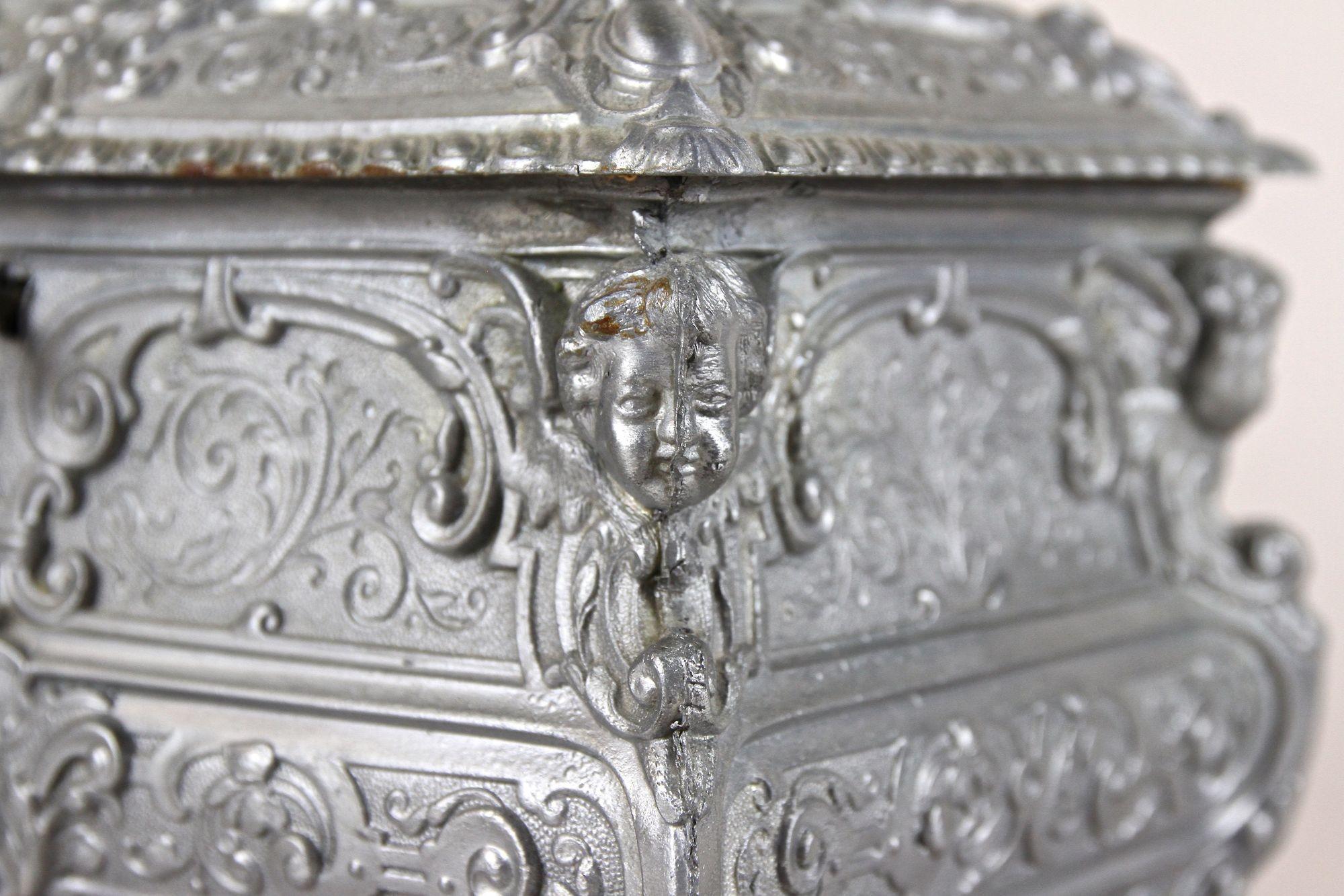 Felt 19th Century, Pewter Jewelry Box with Lockable Lid, Austria, circa 1880