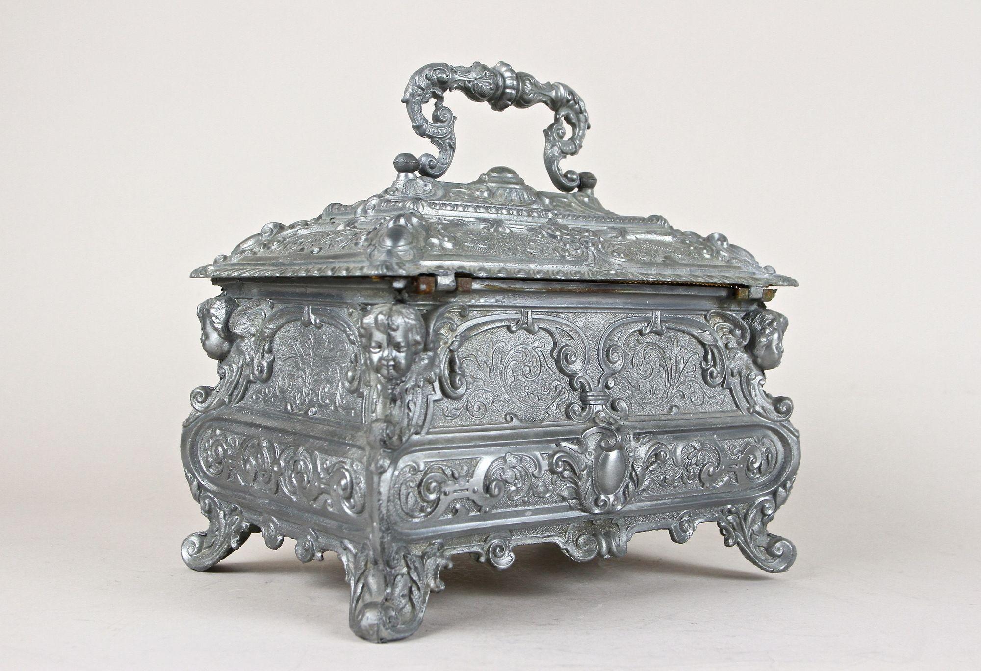 19th Century, Pewter Jewelry Box with Lockable Lid, Austria, circa 1880 2