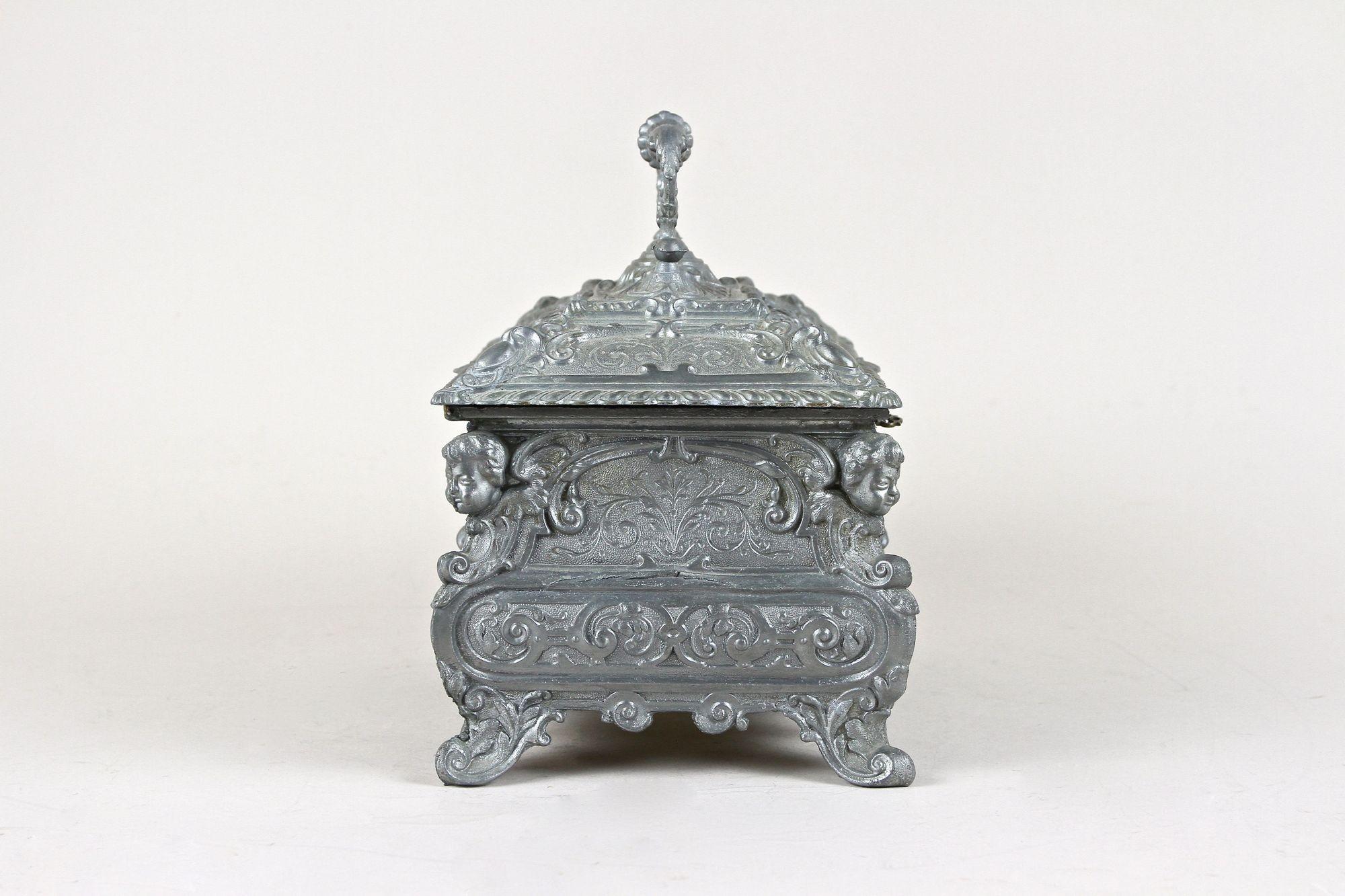 19th Century, Pewter Jewelry Box with Lockable Lid, Austria, circa 1880 4