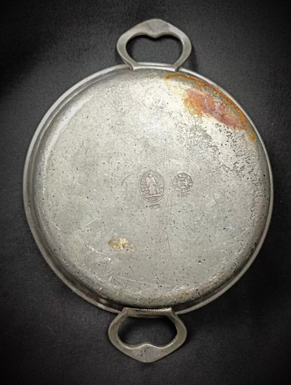 Assiette en étain du 19e siècle avec poignée - 