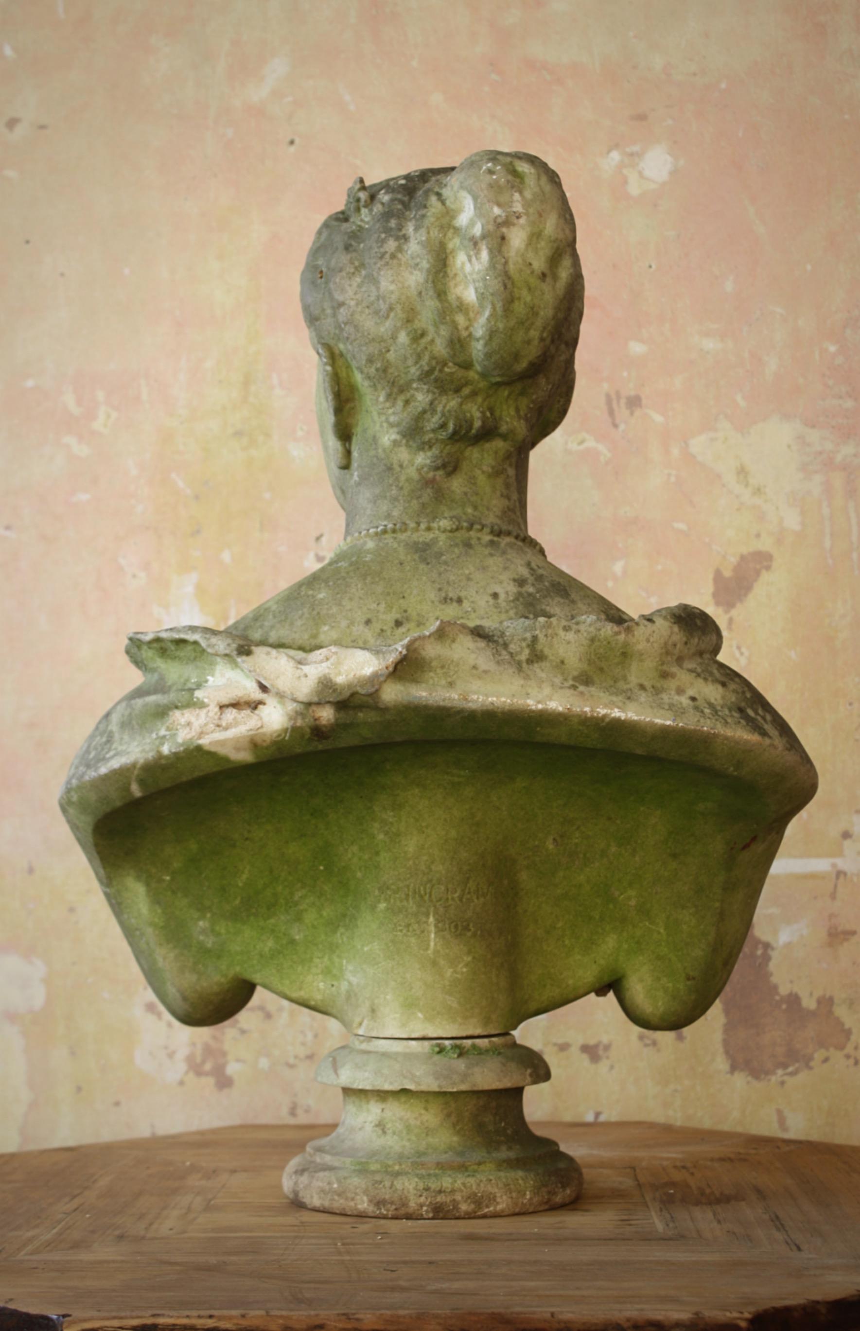 Filantropo del XIX secolo Annie, Lady Jerningham Grande busto in marmo W.R.Ingram in vendita 3
