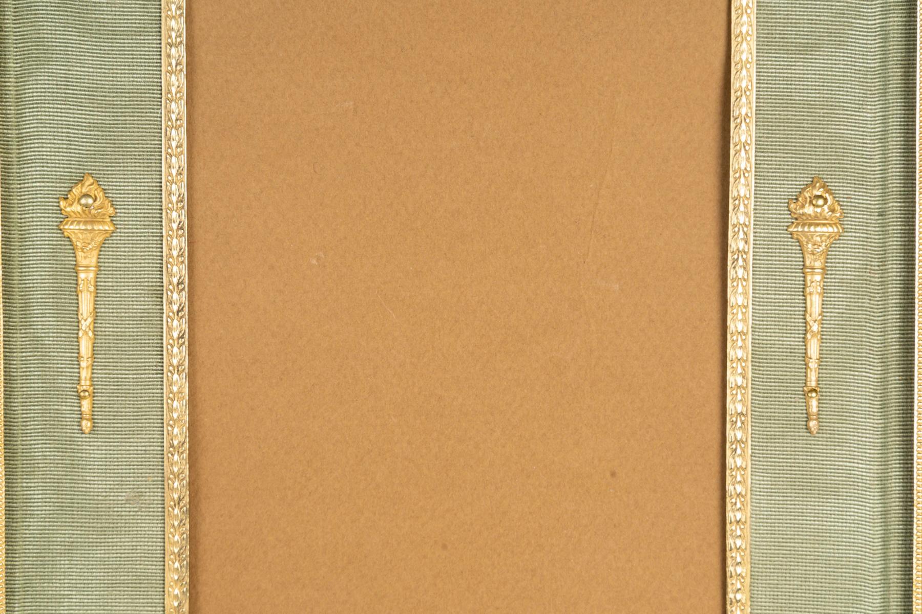 Fotorahmen aus vergoldetem Messing und grünem Stoff, 19. Jahrhundert, Periode Napoleon III. (Französisch) im Angebot