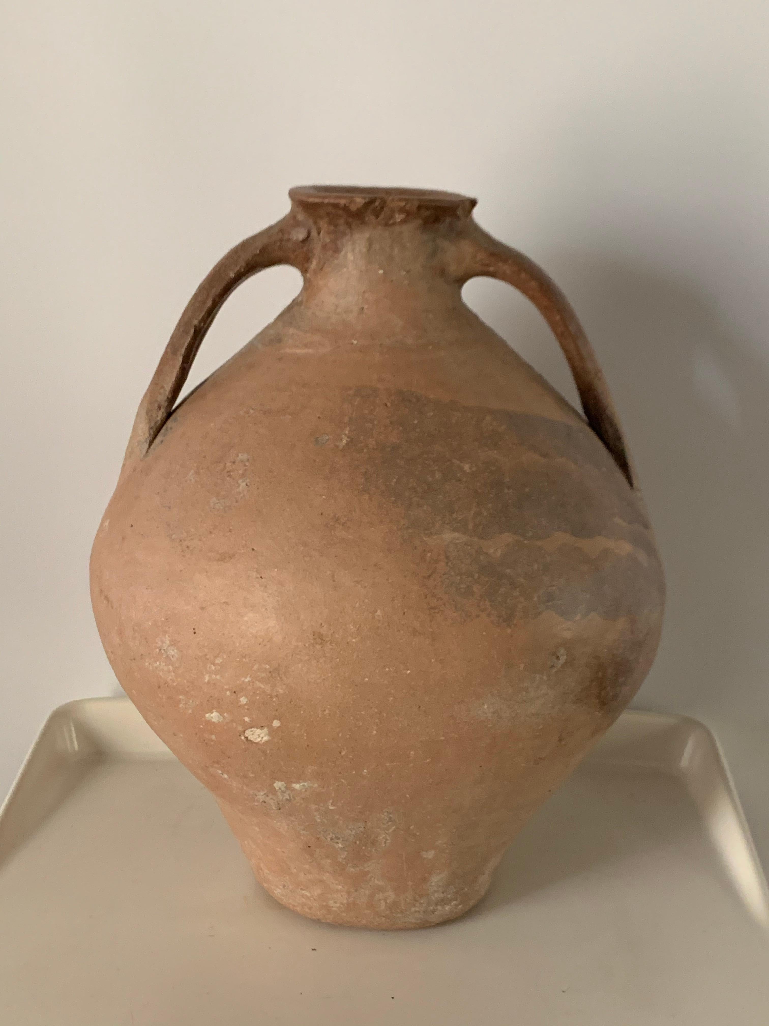 Pitcher ‘cantaros’ from Calanda, Aragon-Zaragoza area of Spain. A rare piece from a Private collection, circa 1850. Other examples can be seen in the Museo de Zaragoza.
With gorgeous original patina, this jar features the characteristic