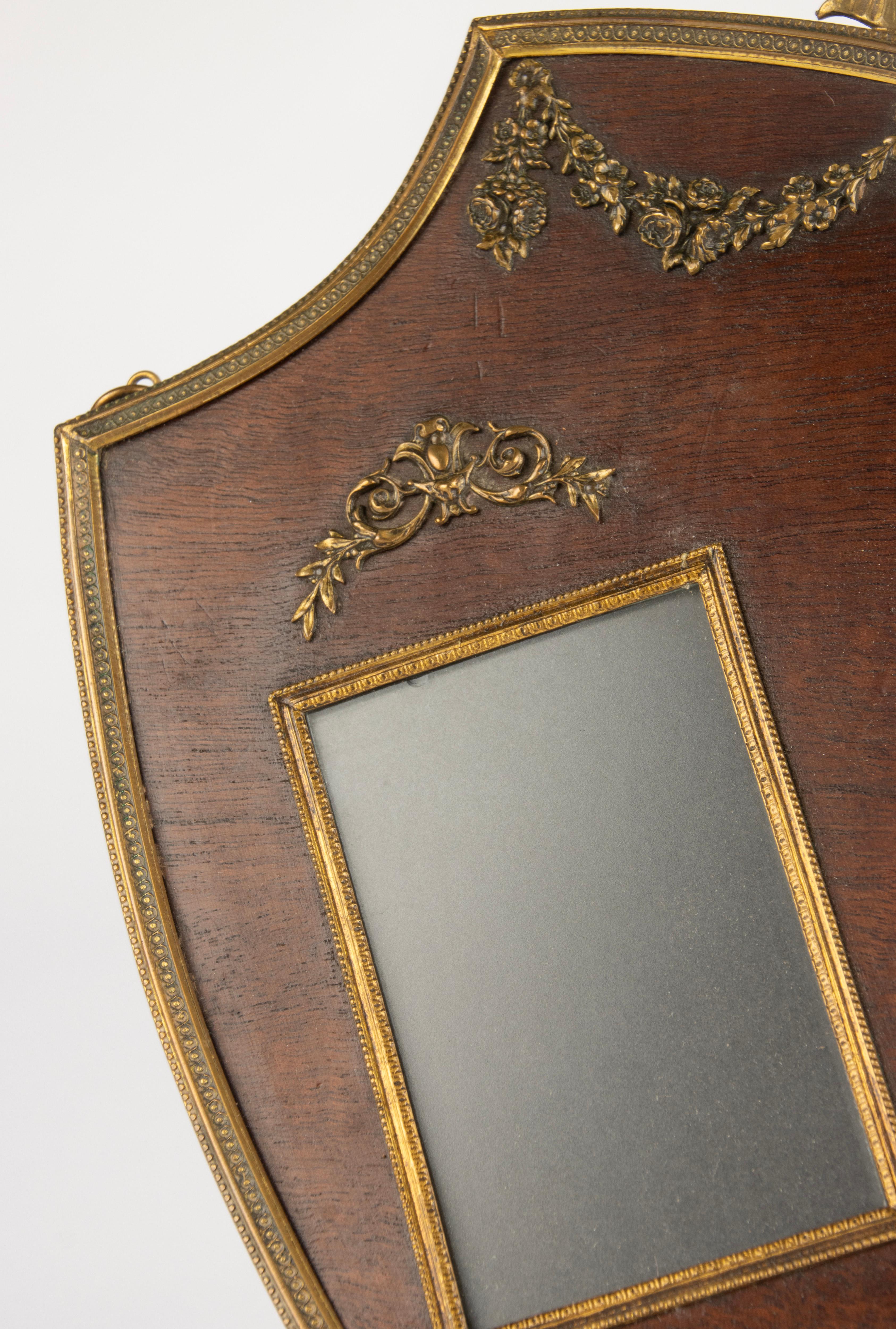Bronze Cadre photo du 19ème siècle - France - Wood et bronze doré - Style Louis XVI en vente