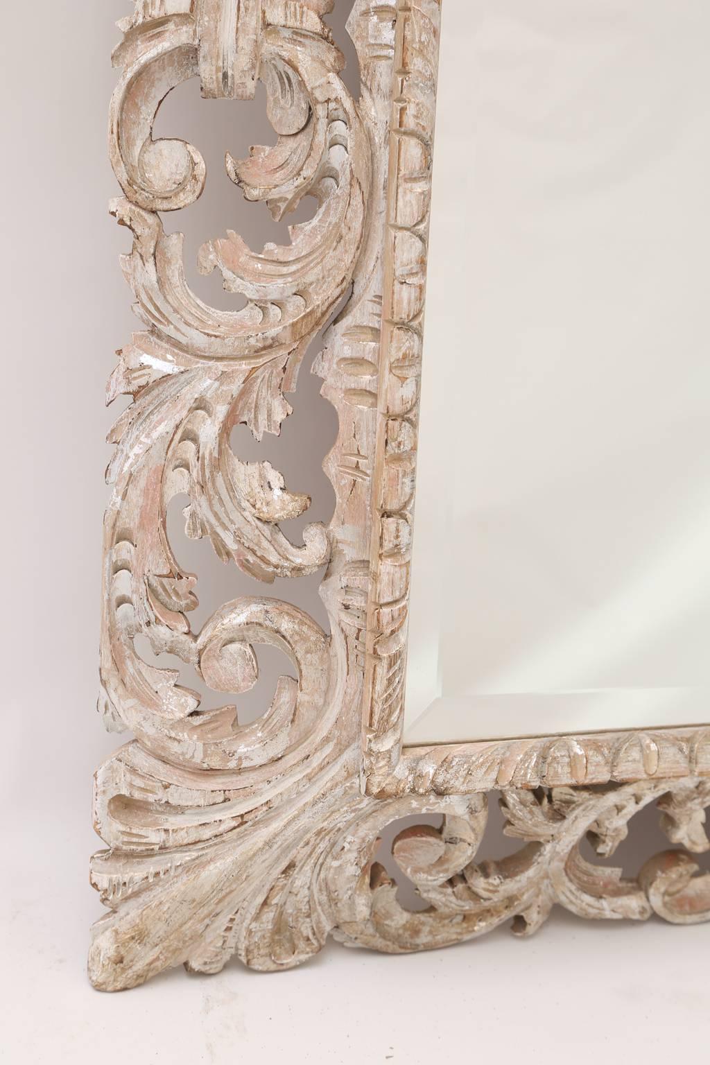 Sculpté à la main Miroir à feuillage italien percé du 19ème siècle en vente