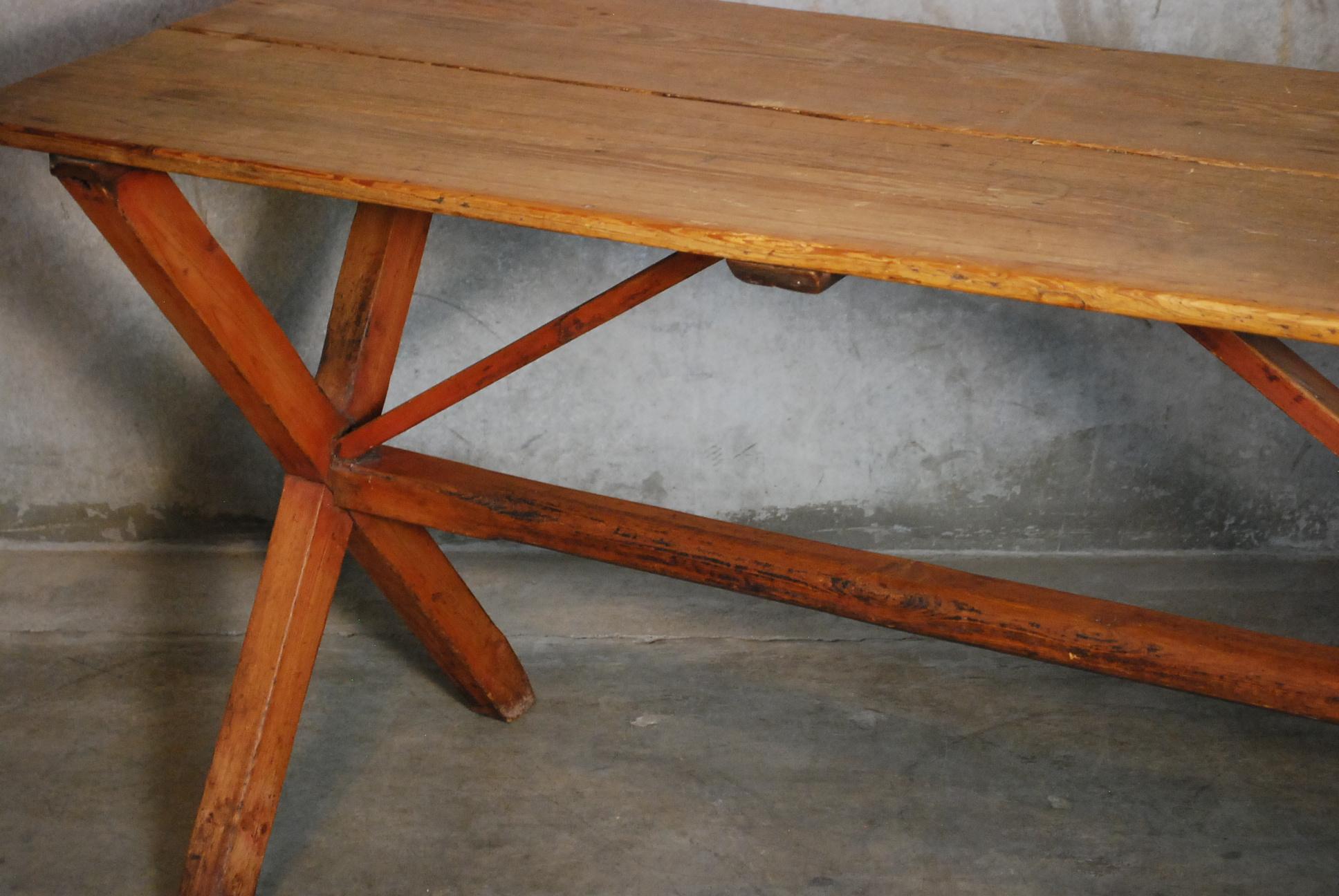 19th Century Pine American Sawbuck Side Console Table in Old Finish In Good Condition In Surrey, BC