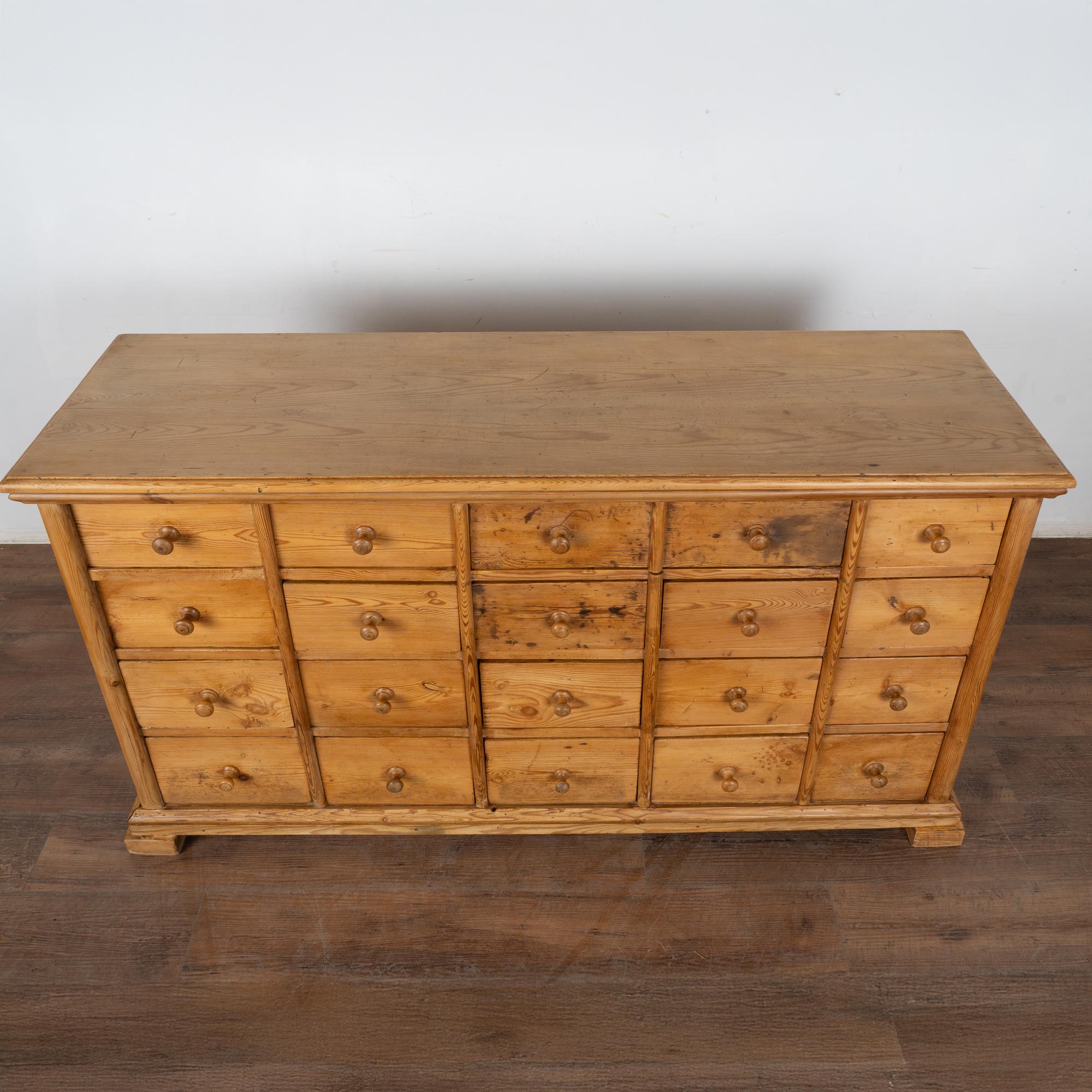 19th Century Pine Apothecary 19 Drawer Console Cabinet Kitchen Island In Good Condition For Sale In Round Top, TX