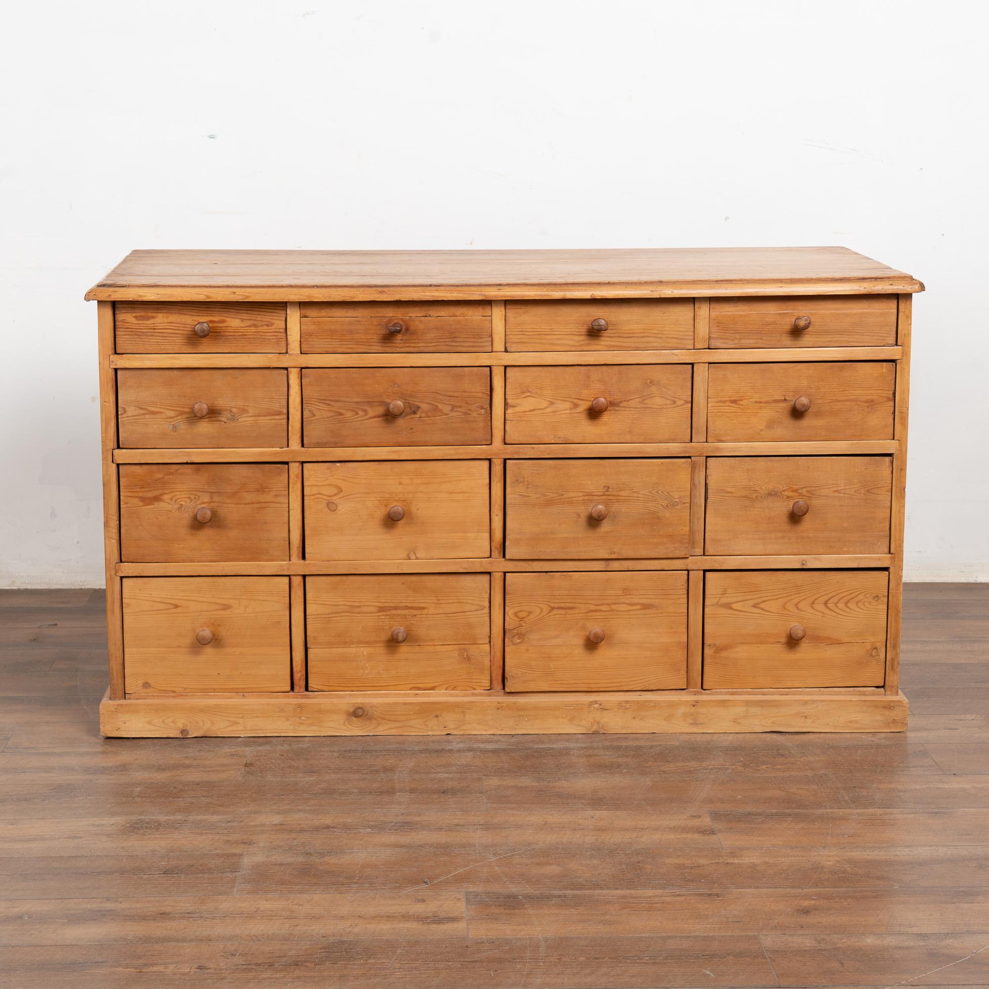 Console d'apothicaire en pin du Danemark du XIXe siècle Bon état - En vente à Round Top, TX