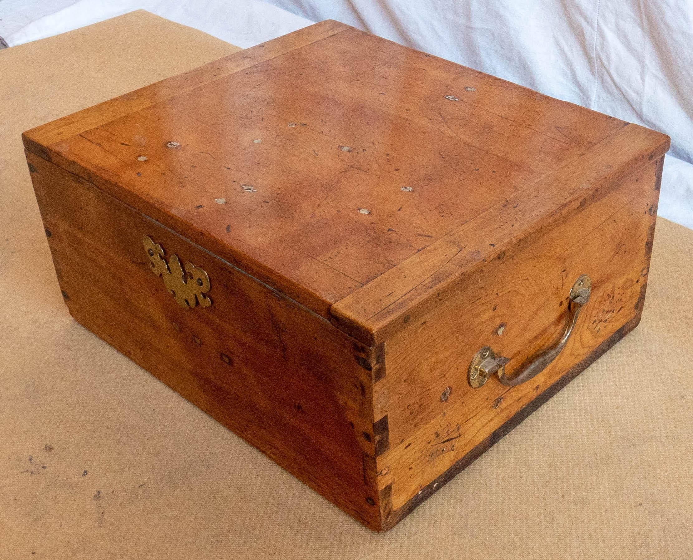 Wunderschöne Schachtel aus dem 19. Jahrhundert mit schöner, milder Patina, 
