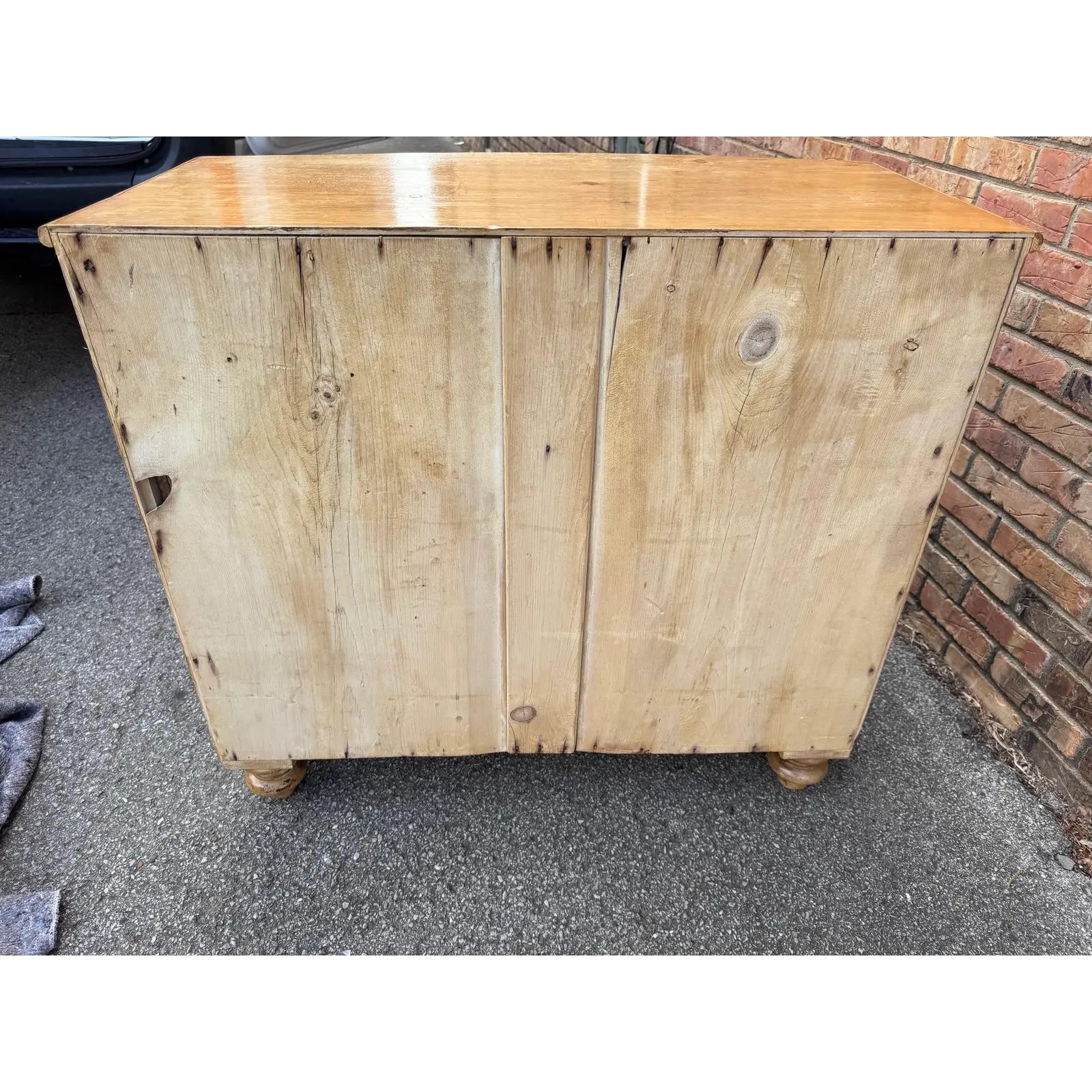 19th Century Pine Chest of Drawers For Sale 4