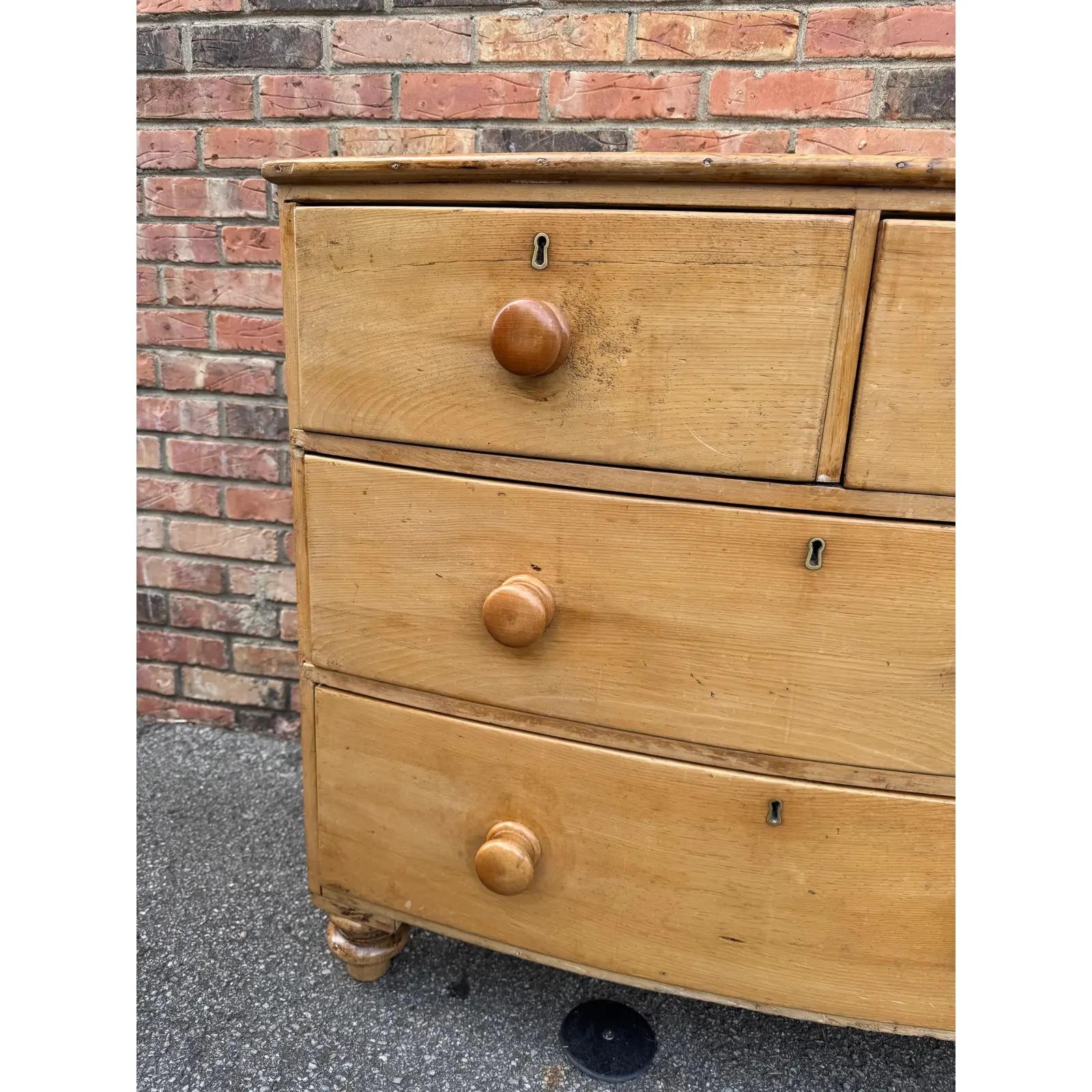 English 19th Century Pine Chest of Drawers For Sale