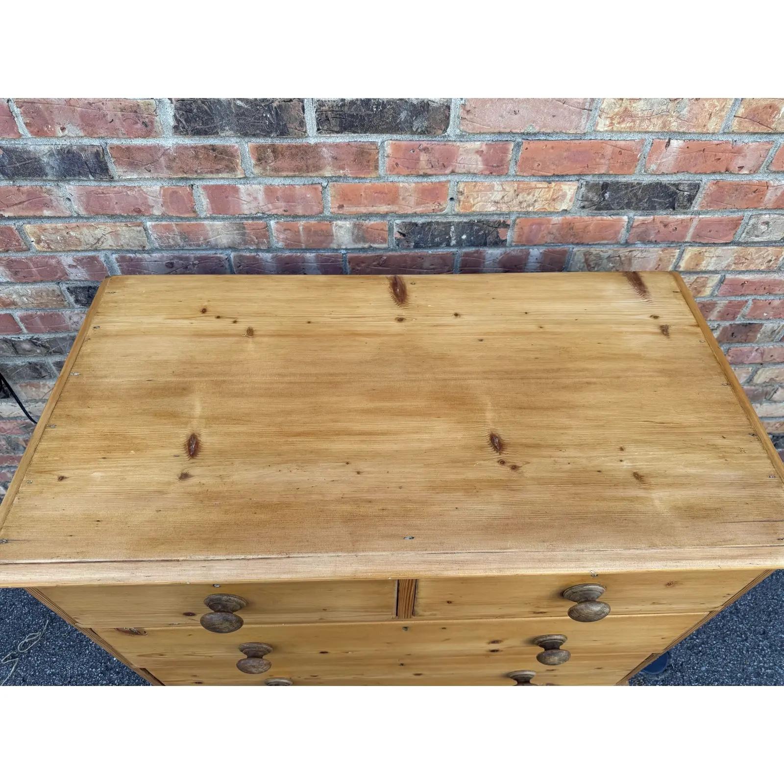 Commode en pin du XIXe siècle Bon état - En vente à Nashville, TN