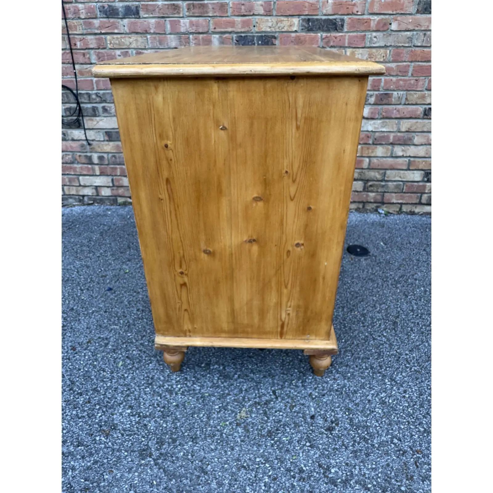 Bois Commode en pin du XIXe siècle en vente