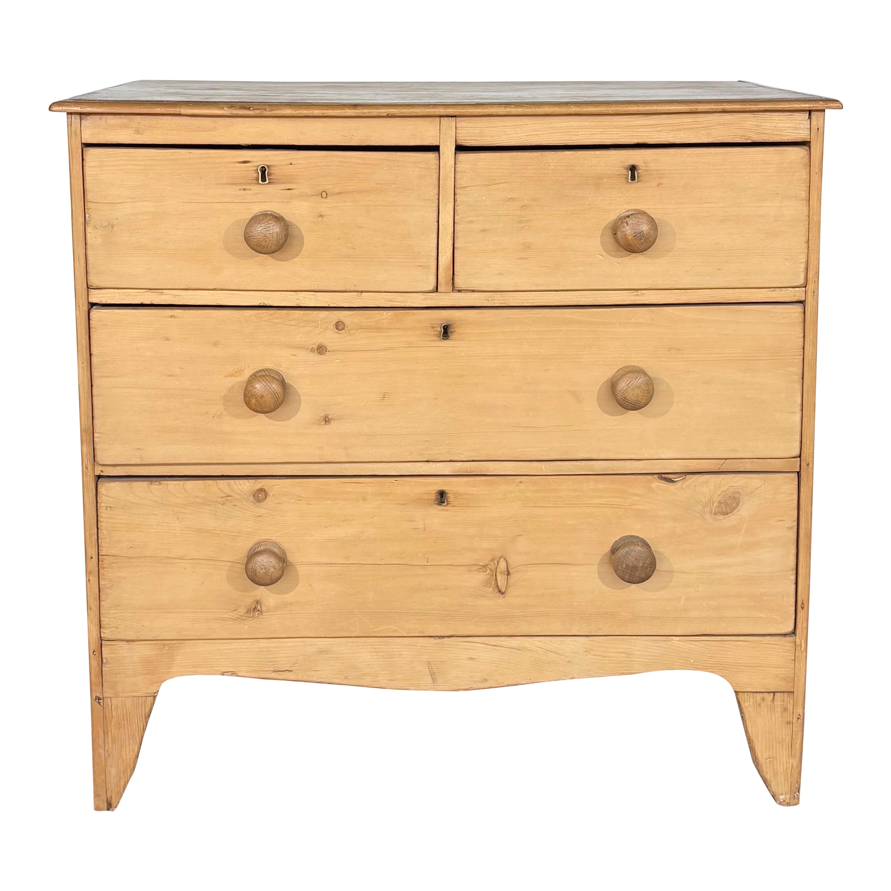 Commode en pin du XIXe siècle
