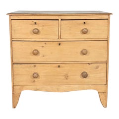 Commode en pin du XIXe siècle