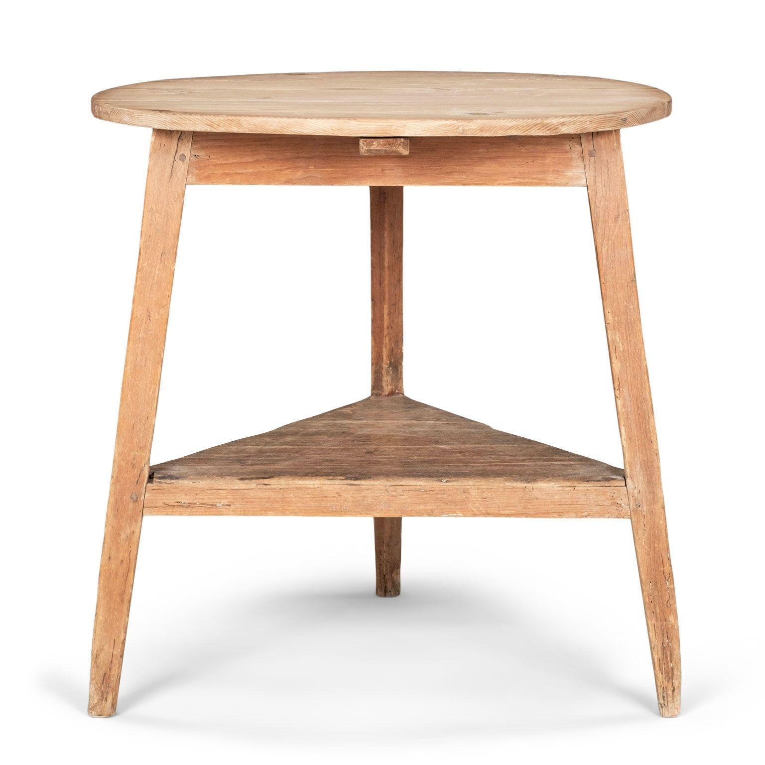 19th Century Pine Cricket Table Tallado a mano en venta