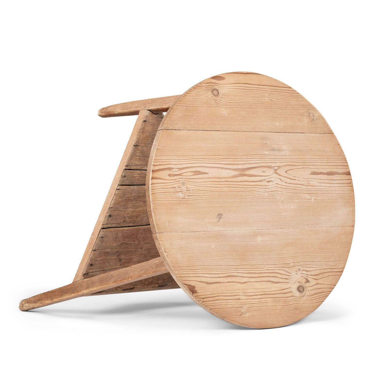 19th Century Pine Cricket Table siglo XIX en venta