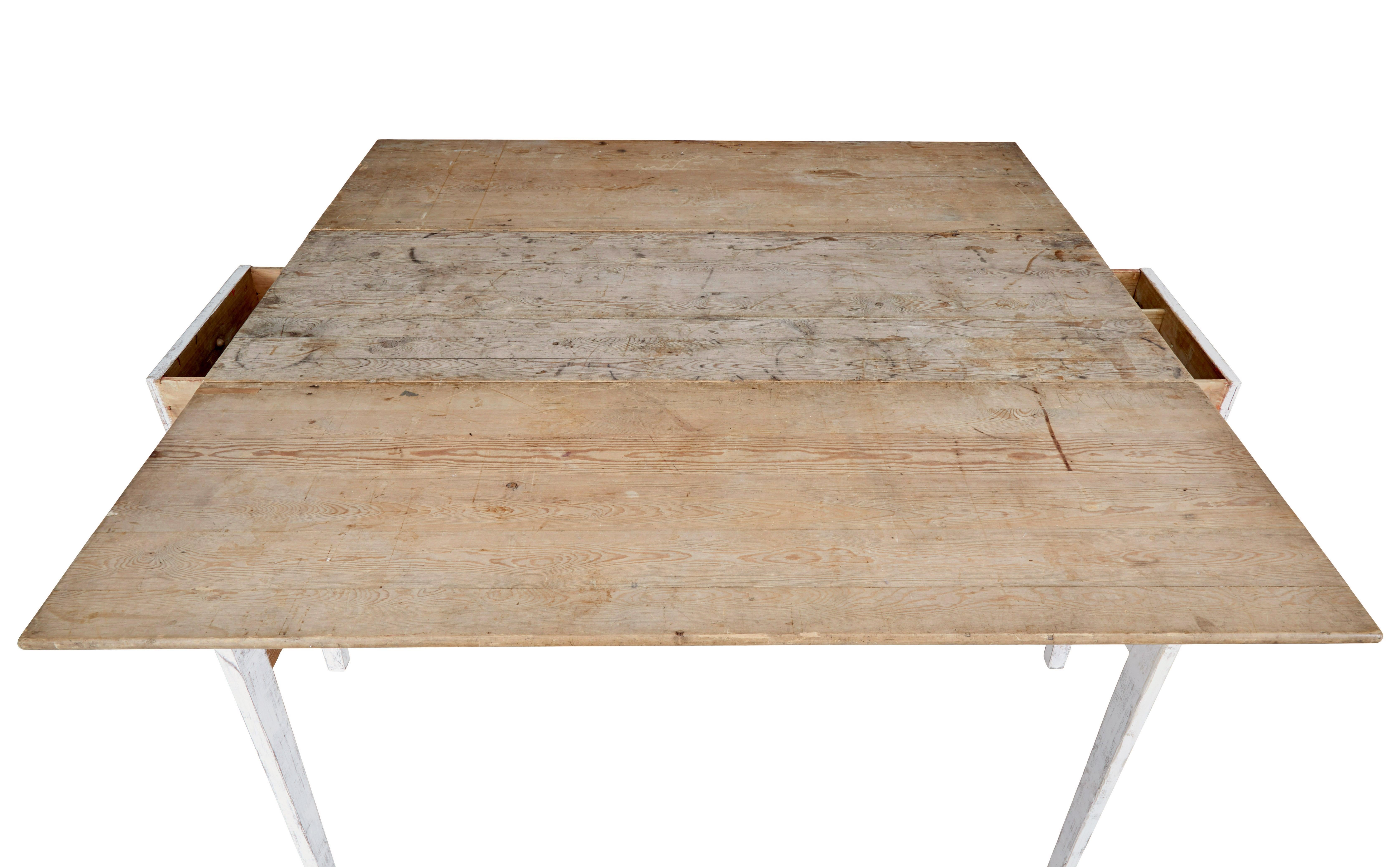 XIXe siècle Table de cuisine en pin du 19e siècle aux grandes proportions en vente