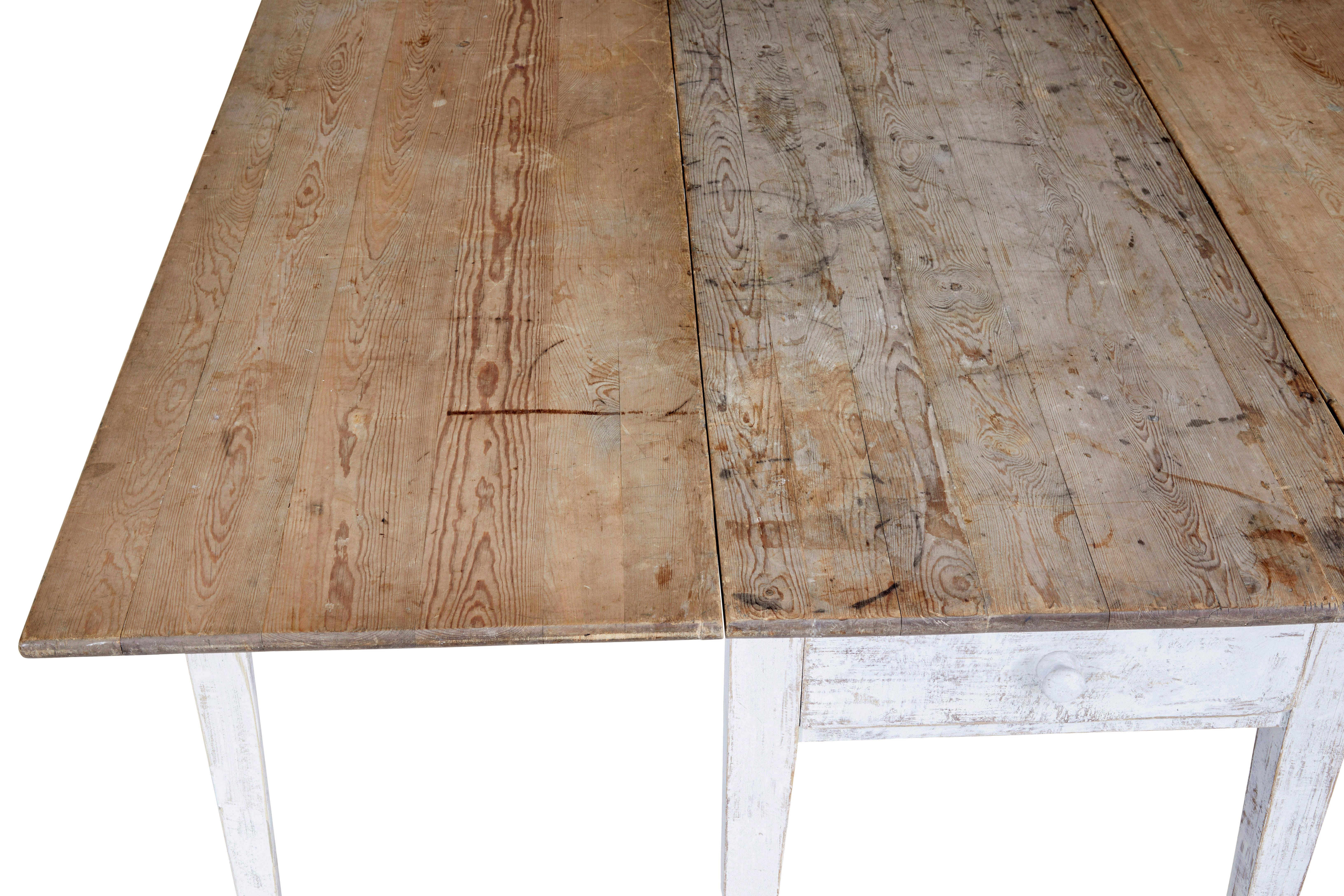 Table de cuisine en pin du 19e siècle aux grandes proportions en vente 1