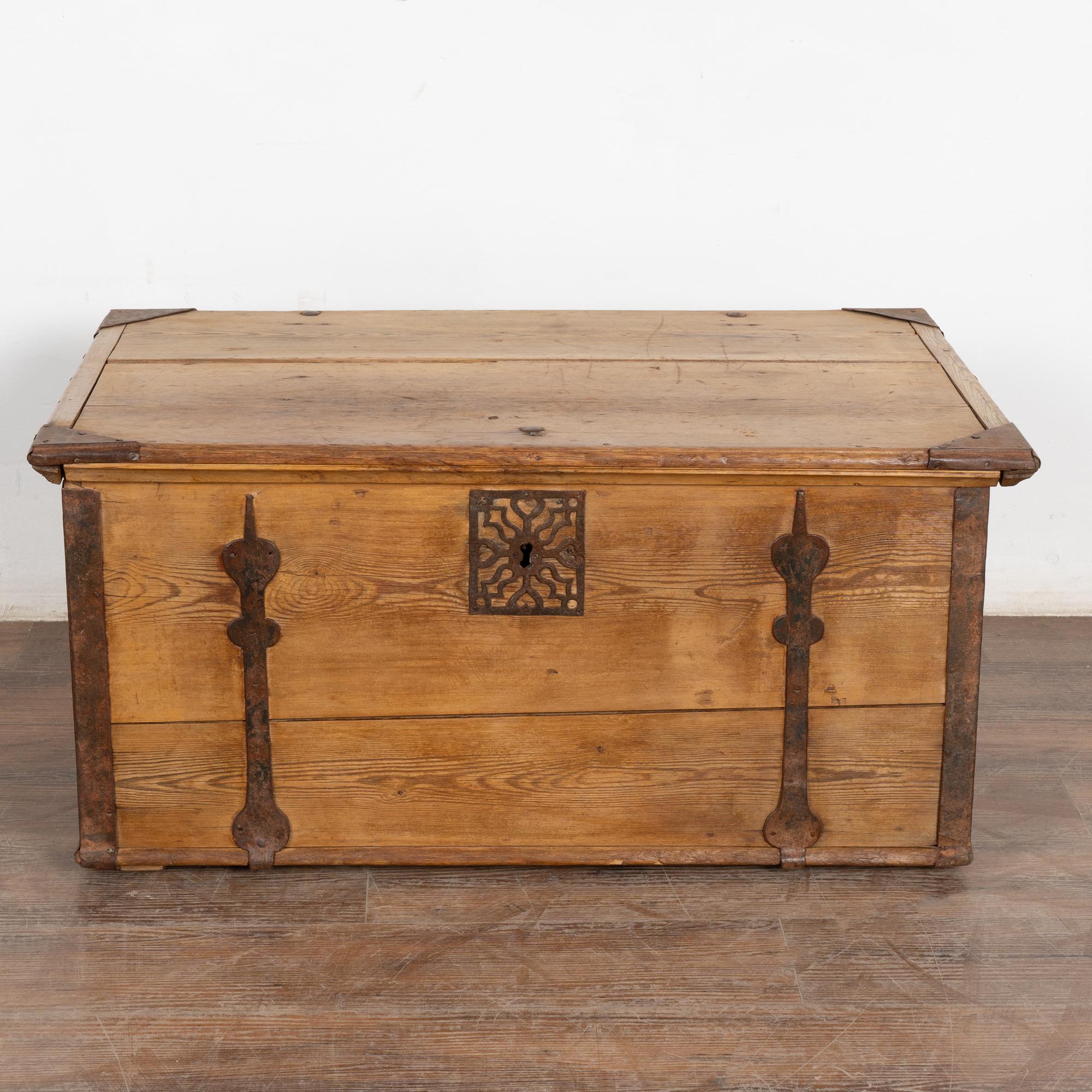 19th Century Pine Flat Top Trunk from Sweden In Fair Condition In Round Top, TX