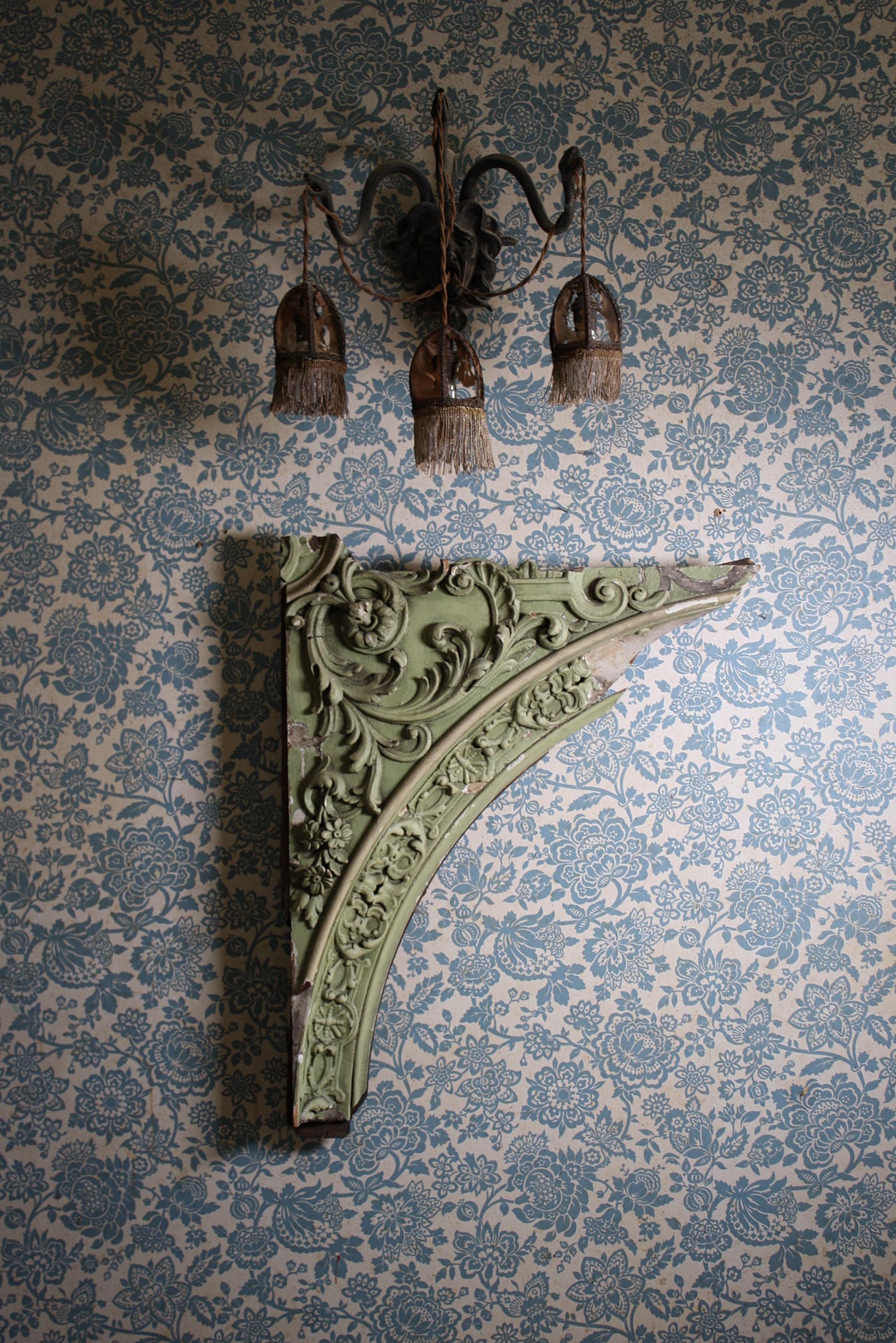 English 19th Century Pine & Gesso Architectural Mist Green Decorative Element For Sale