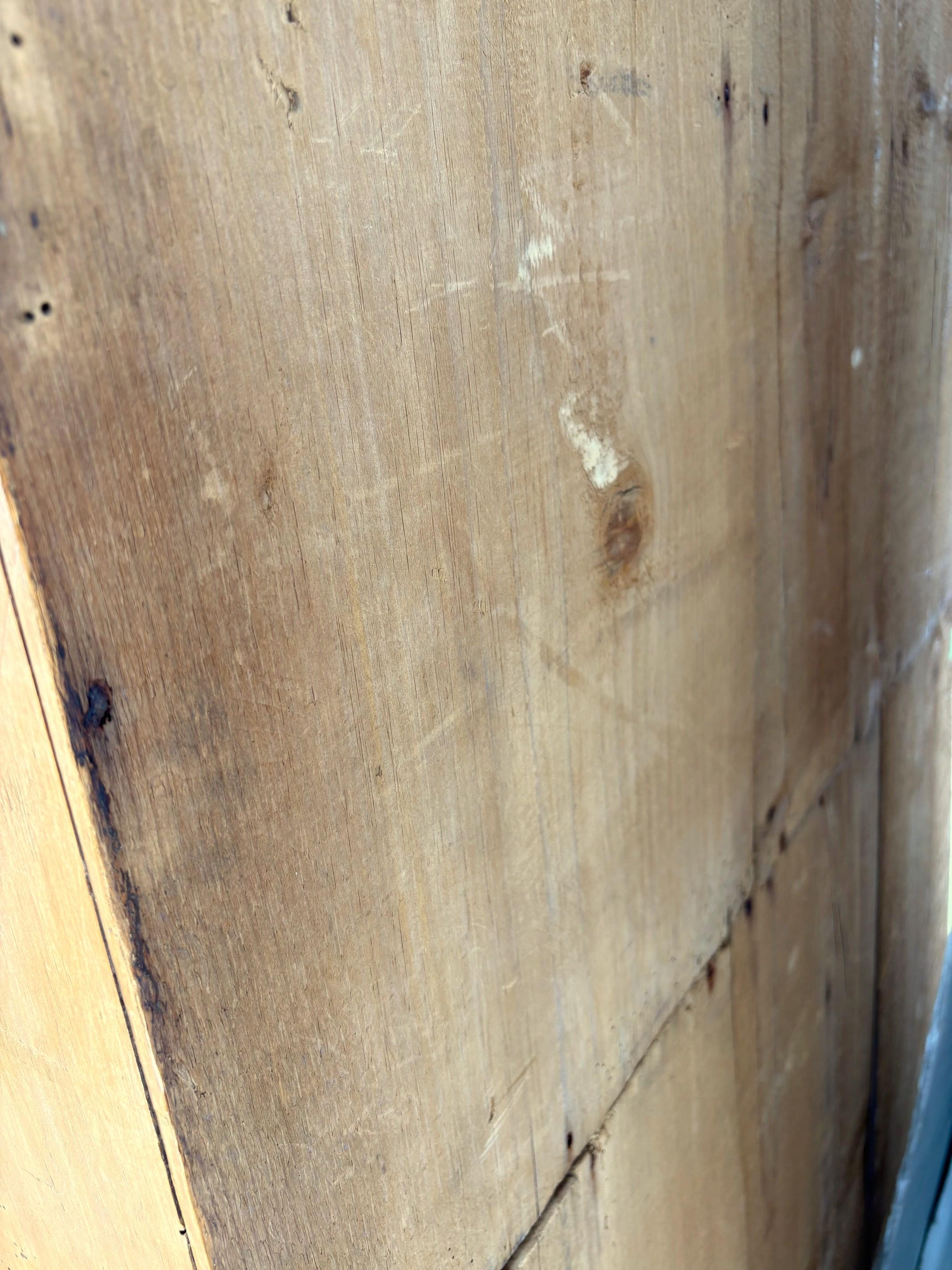 Armadio per biancheria in pino del XIX secolo in vendita 1