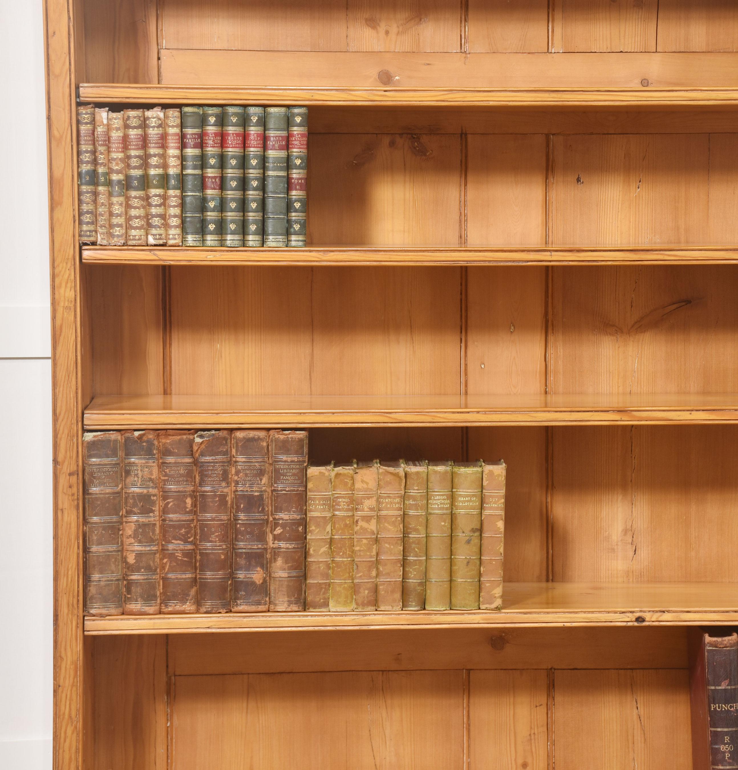 Libreria a giorno in pino del XIX secolo In condizioni buone in vendita a Cheshire, GB
