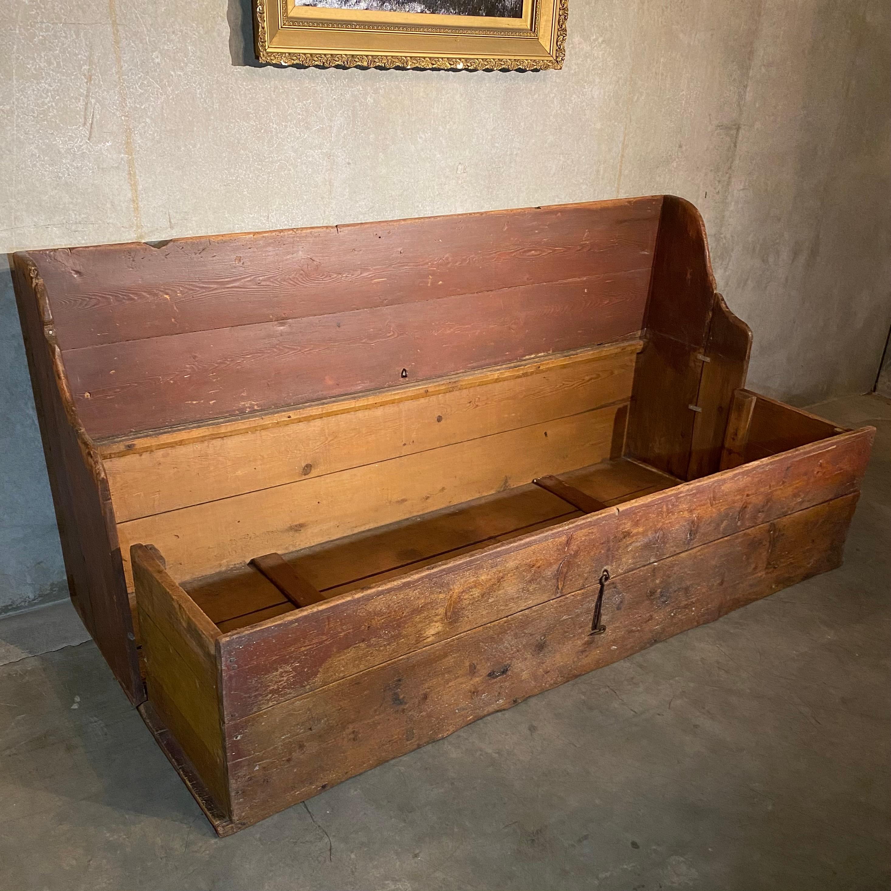 19th Century Pine Quebec Settle Bench in Original Paint 1