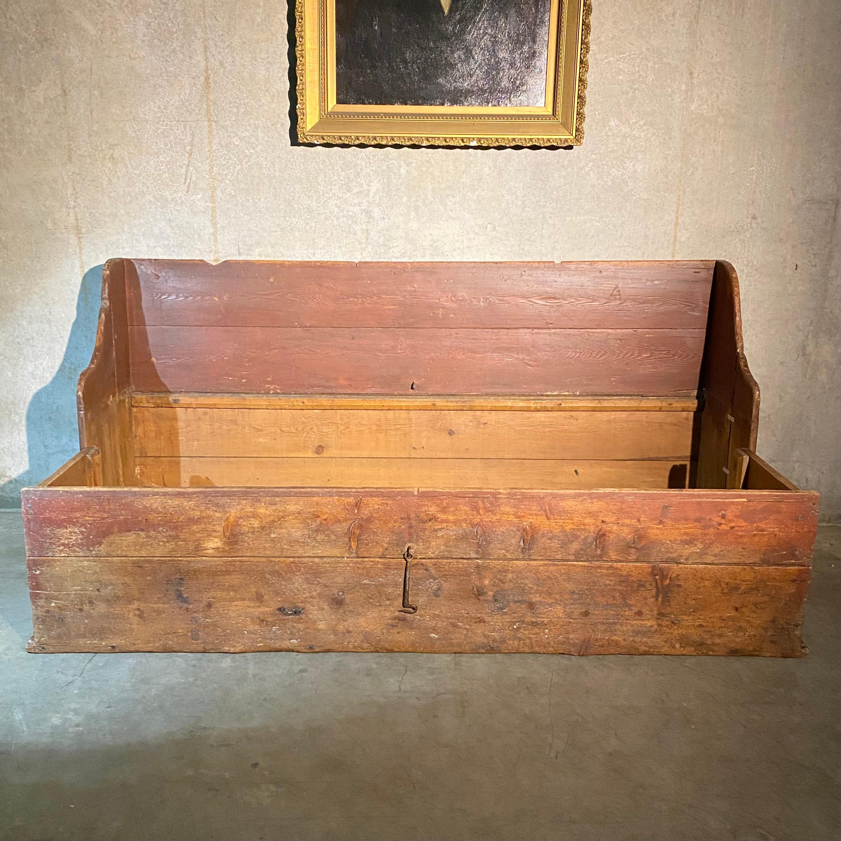 19th Century Pine Quebec Settle Bench in Original Paint 2