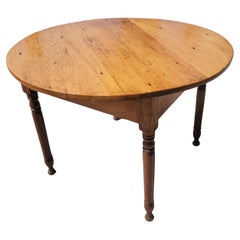Table basse ronde en pin de la Nouvelle-Angleterre, 19e siècle