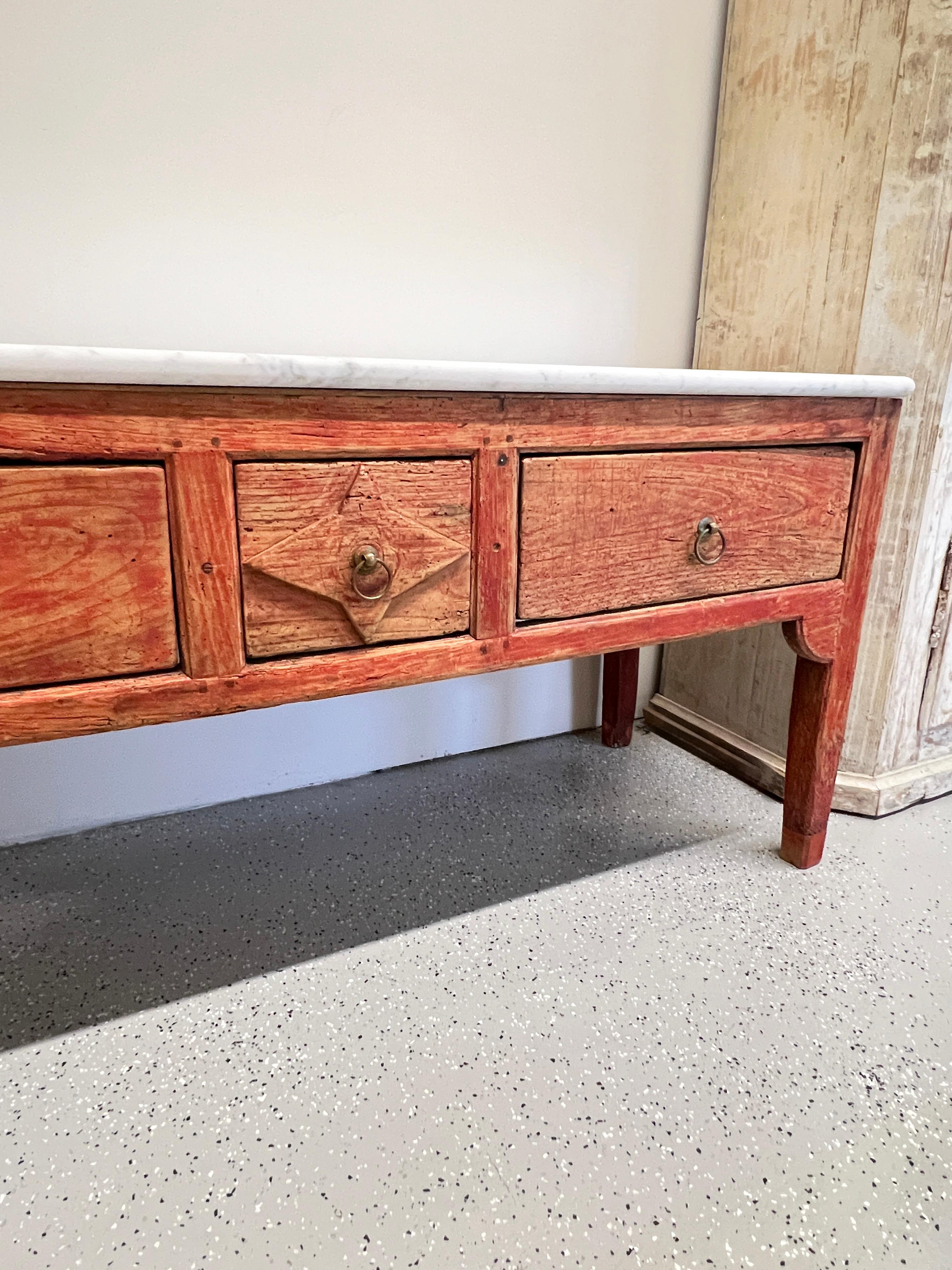 Aparador o mesa de fregadero de pino del siglo XIX con tapa de mármol en Bueno estado para la venta en Peabody, MA
