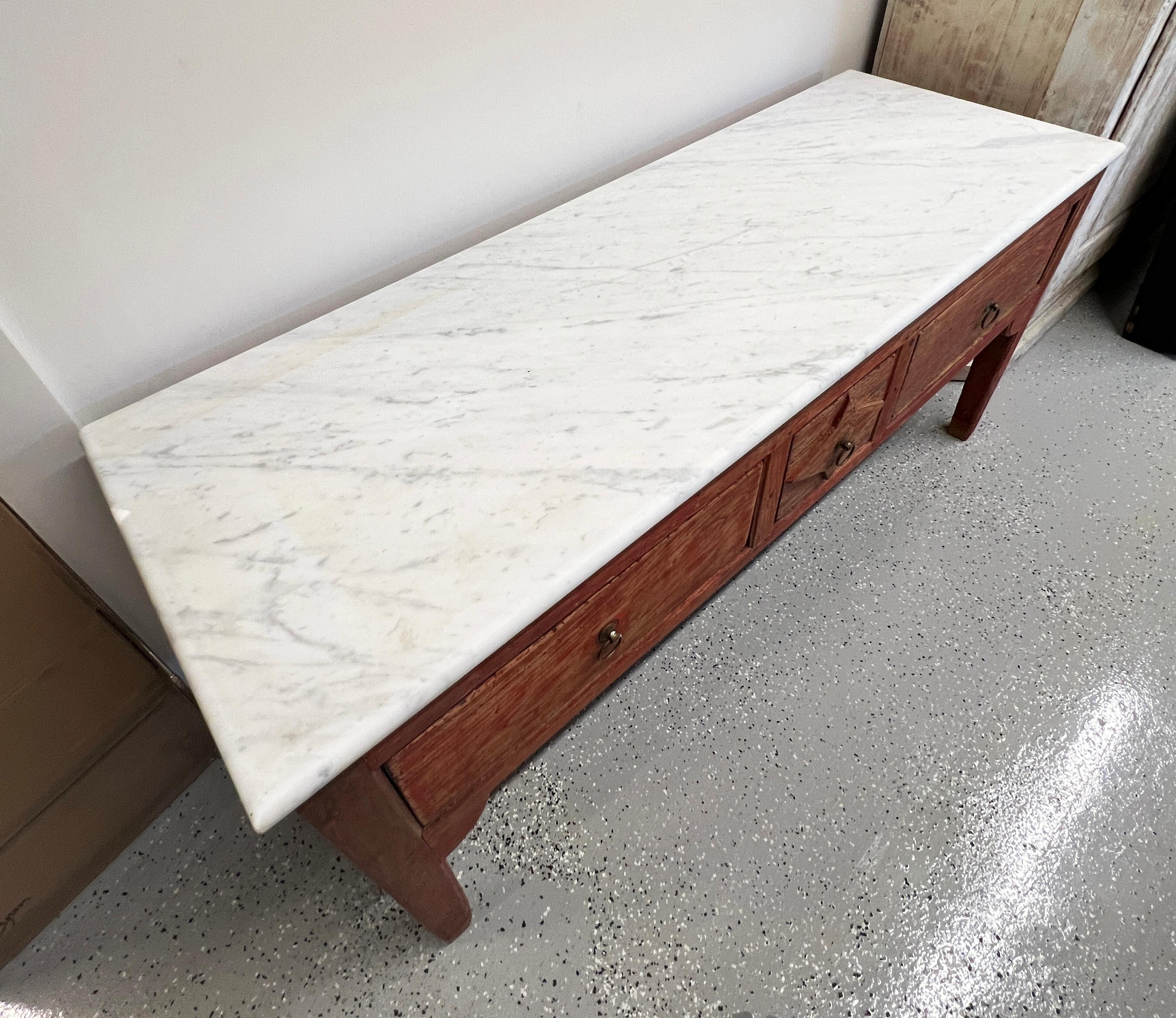 Aparador o mesa de fregadero de pino del siglo XIX con tapa de mármol Mármol en venta