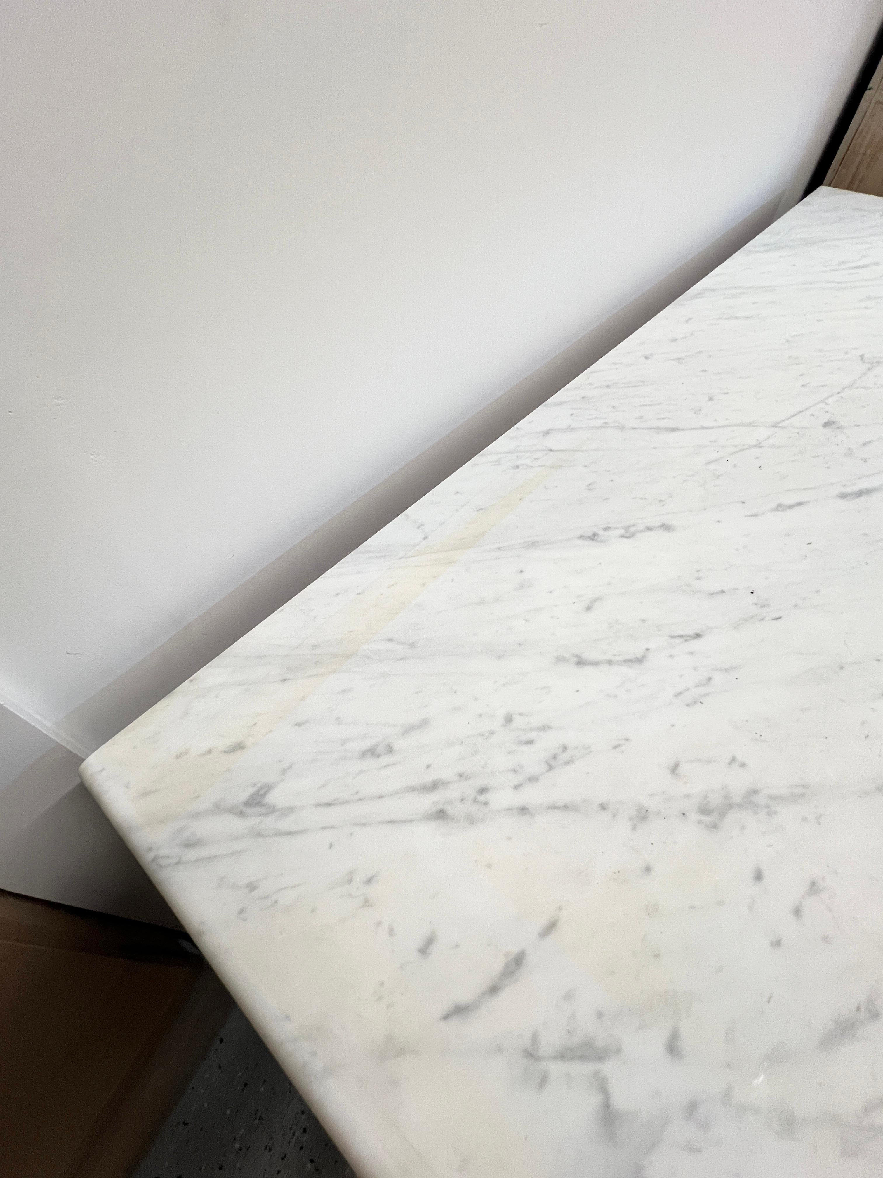 Aparador o mesa de fregadero de pino del siglo XIX con tapa de mármol en venta 1