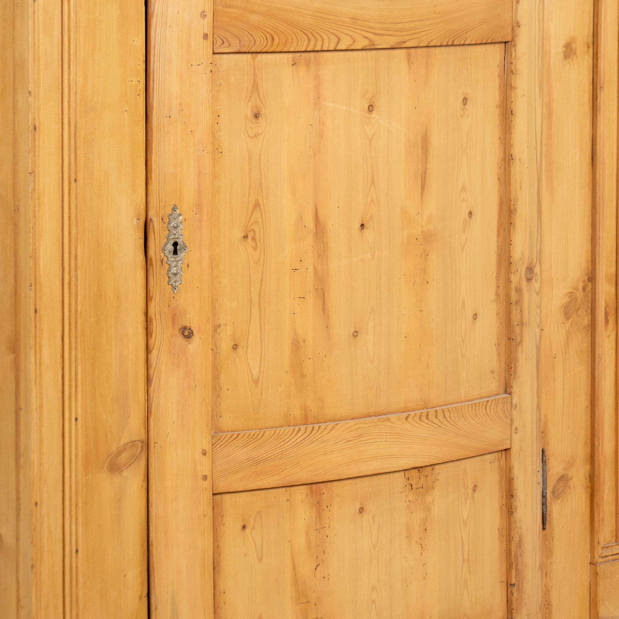 19. Jahrhundert Kiefer eintüriger Schrank aus Dänemark im Angebot 4