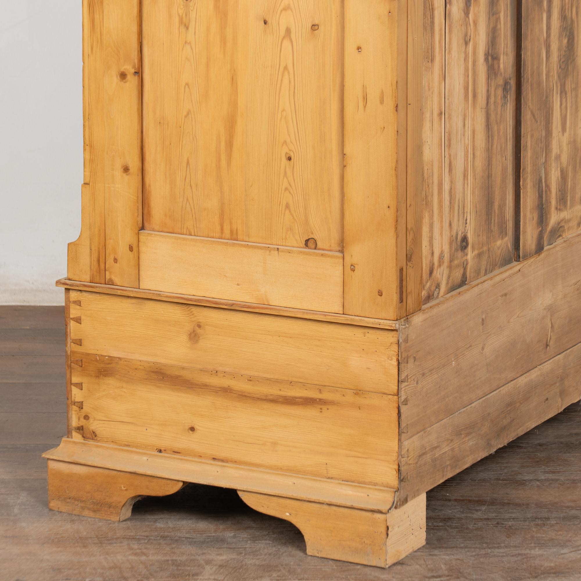 19. Jahrhundert Kiefer eintüriger Schrank aus Dänemark im Angebot 8