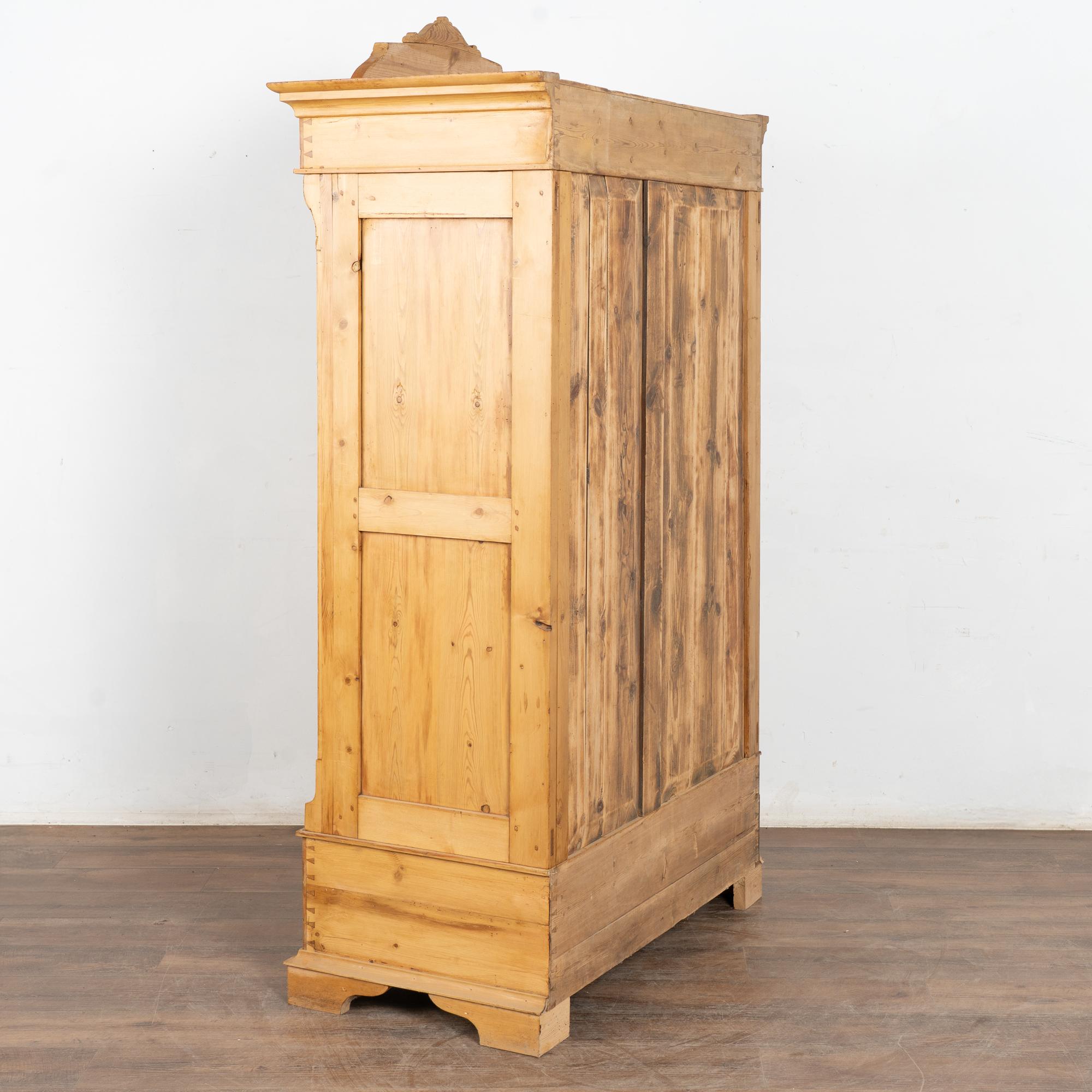 19. Jahrhundert Kiefer eintüriger Schrank aus Dänemark im Angebot 9