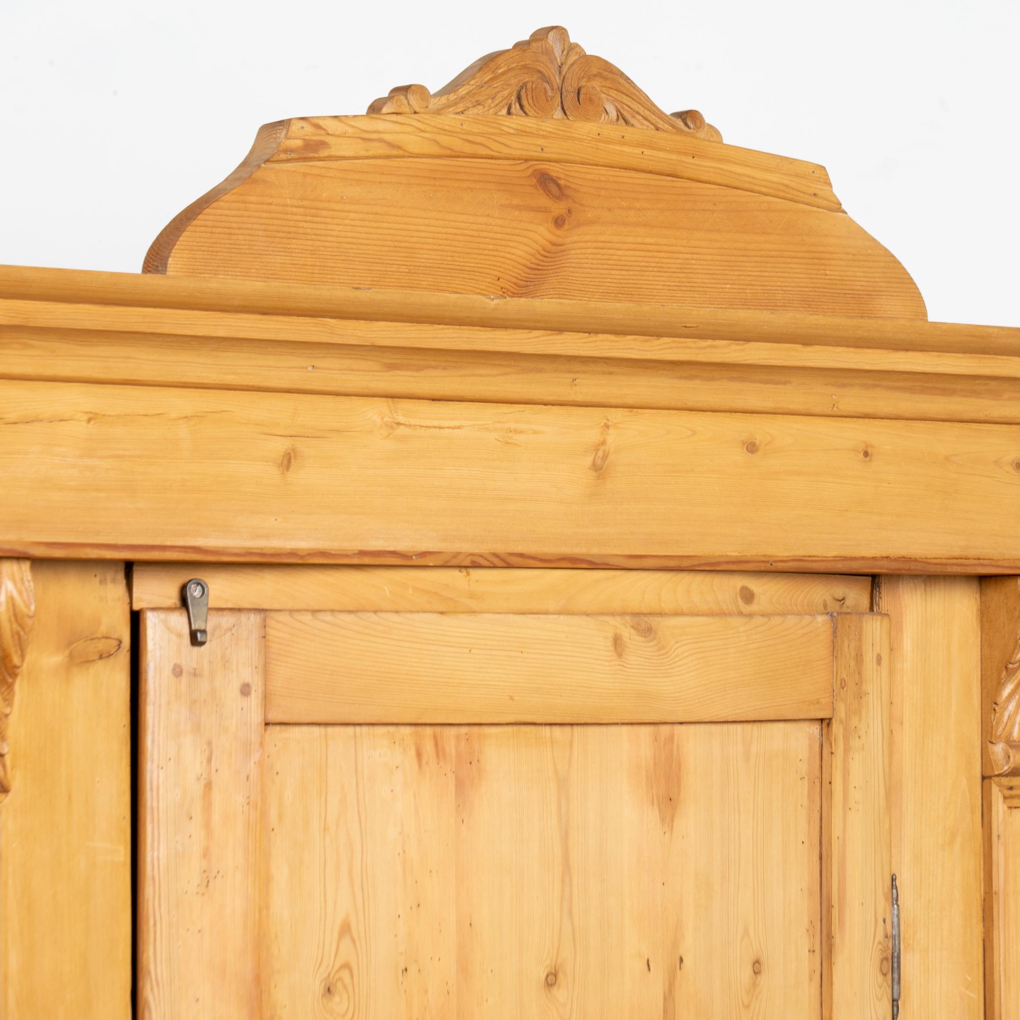 19. Jahrhundert Kiefer eintüriger Schrank aus Dänemark (Messing) im Angebot