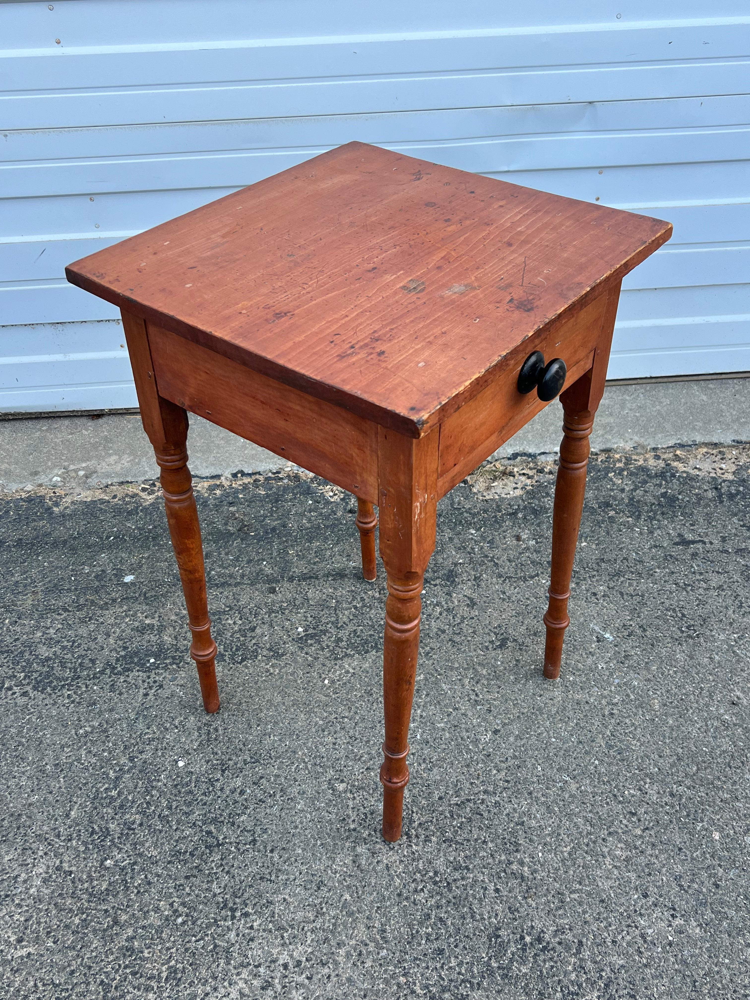 19th Century Pine Single Drawer Side Table  For Sale 3
