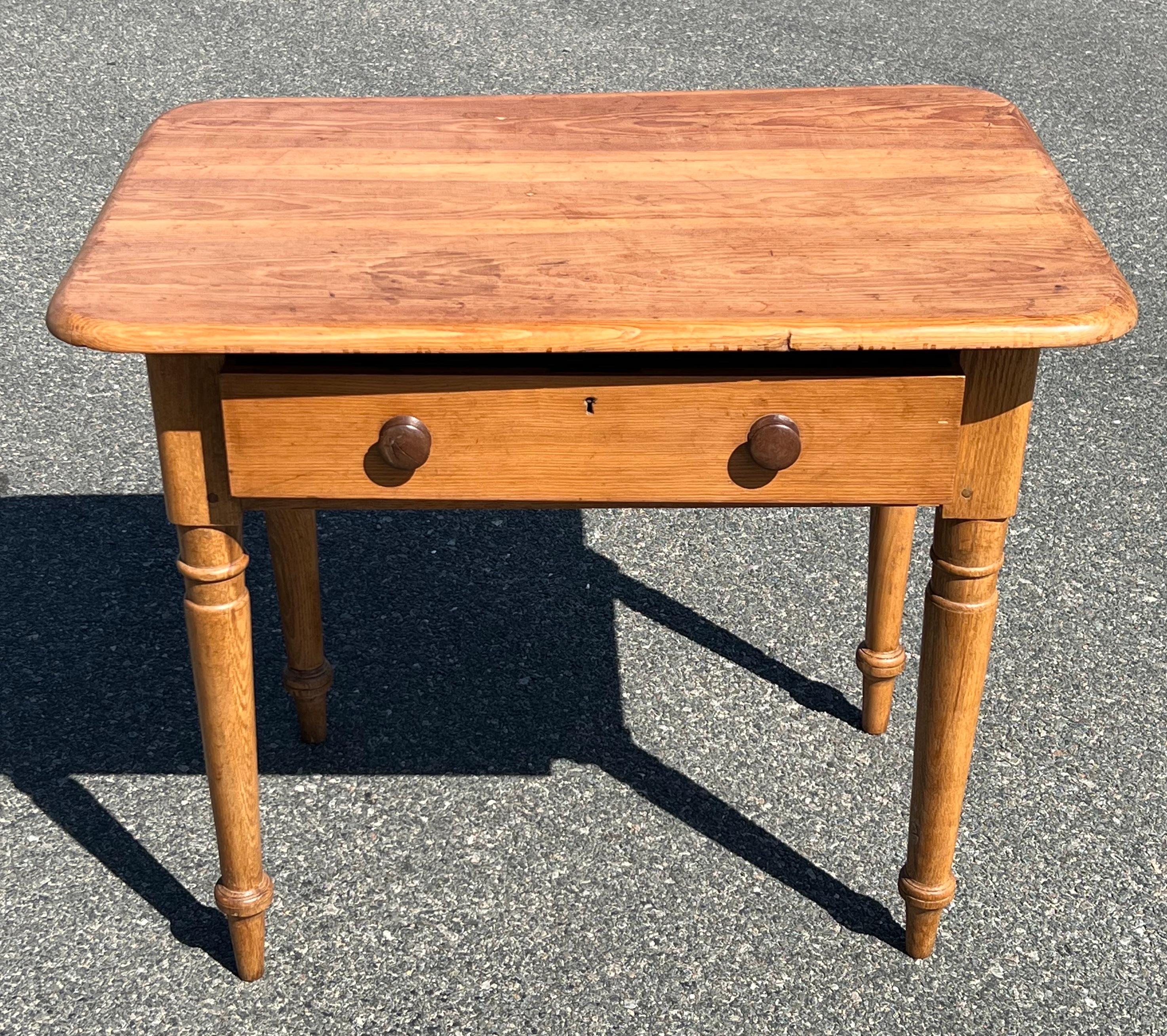 19th Century Pine Single Drawer Stand In Good Condition For Sale In Nantucket, MA
