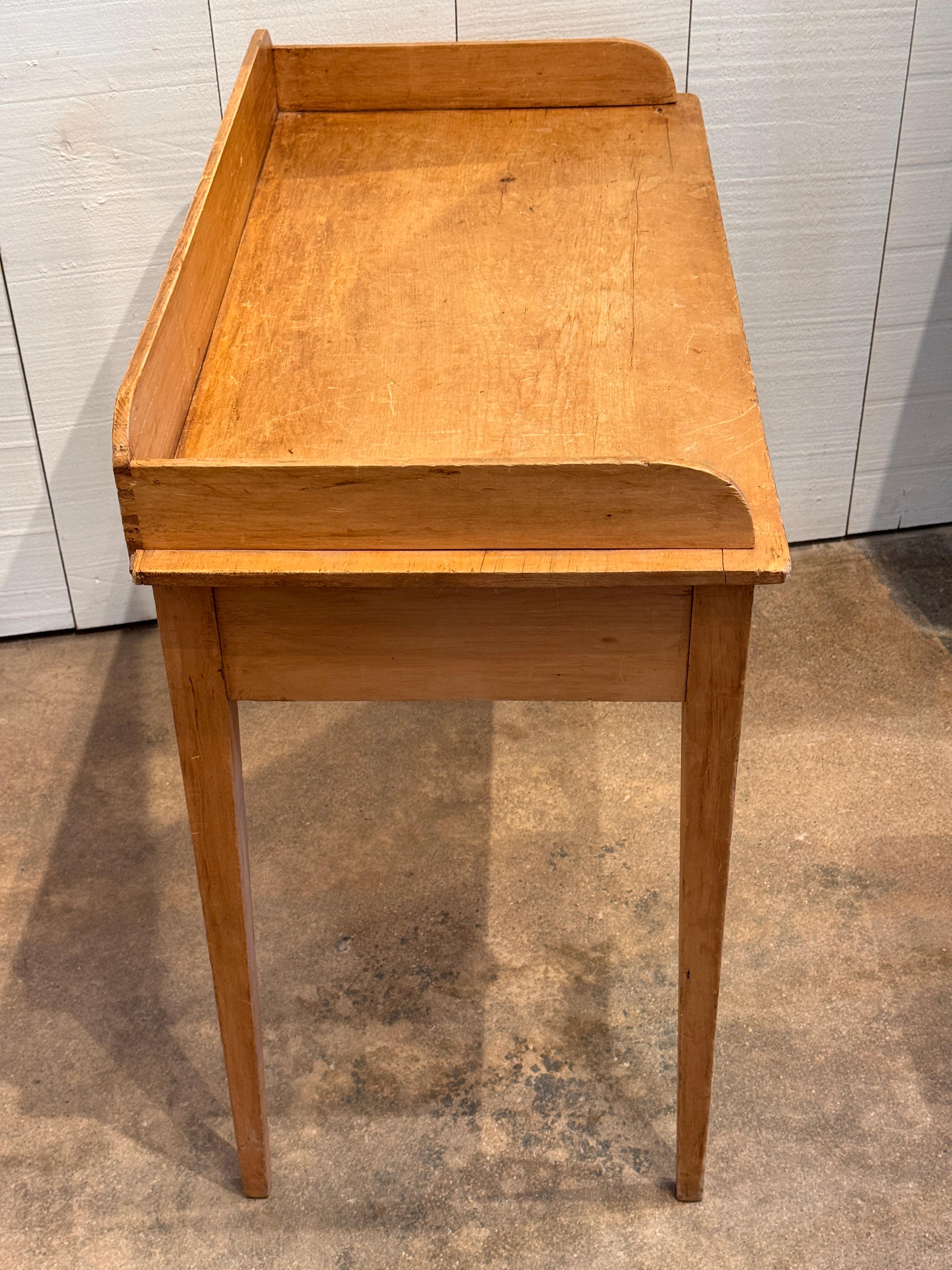 19th Century Pine Table With Gallery Back and Two Drawers en vente 6