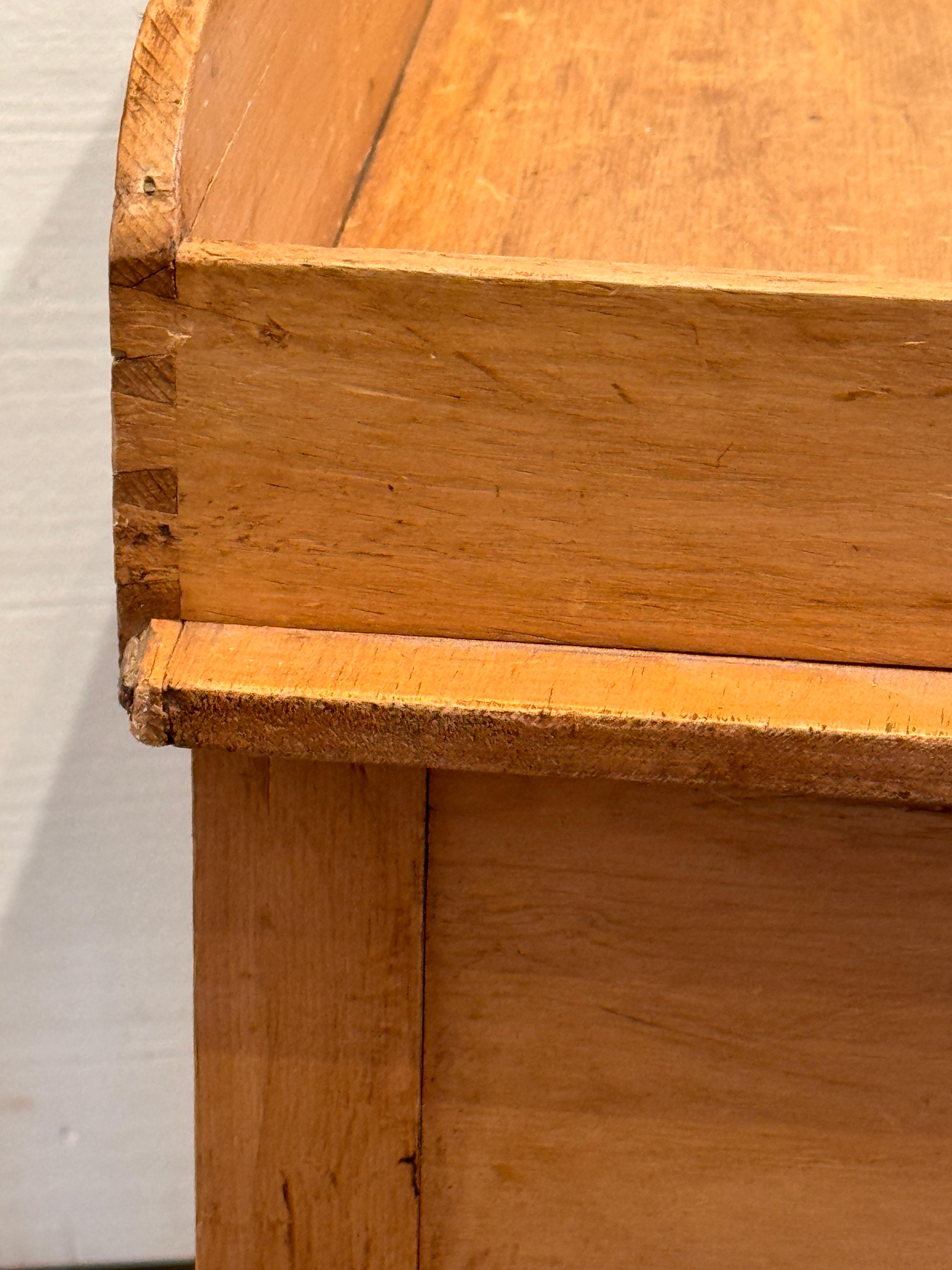 19th Century Pine Table With Gallery Back and Two Drawers en vente 7