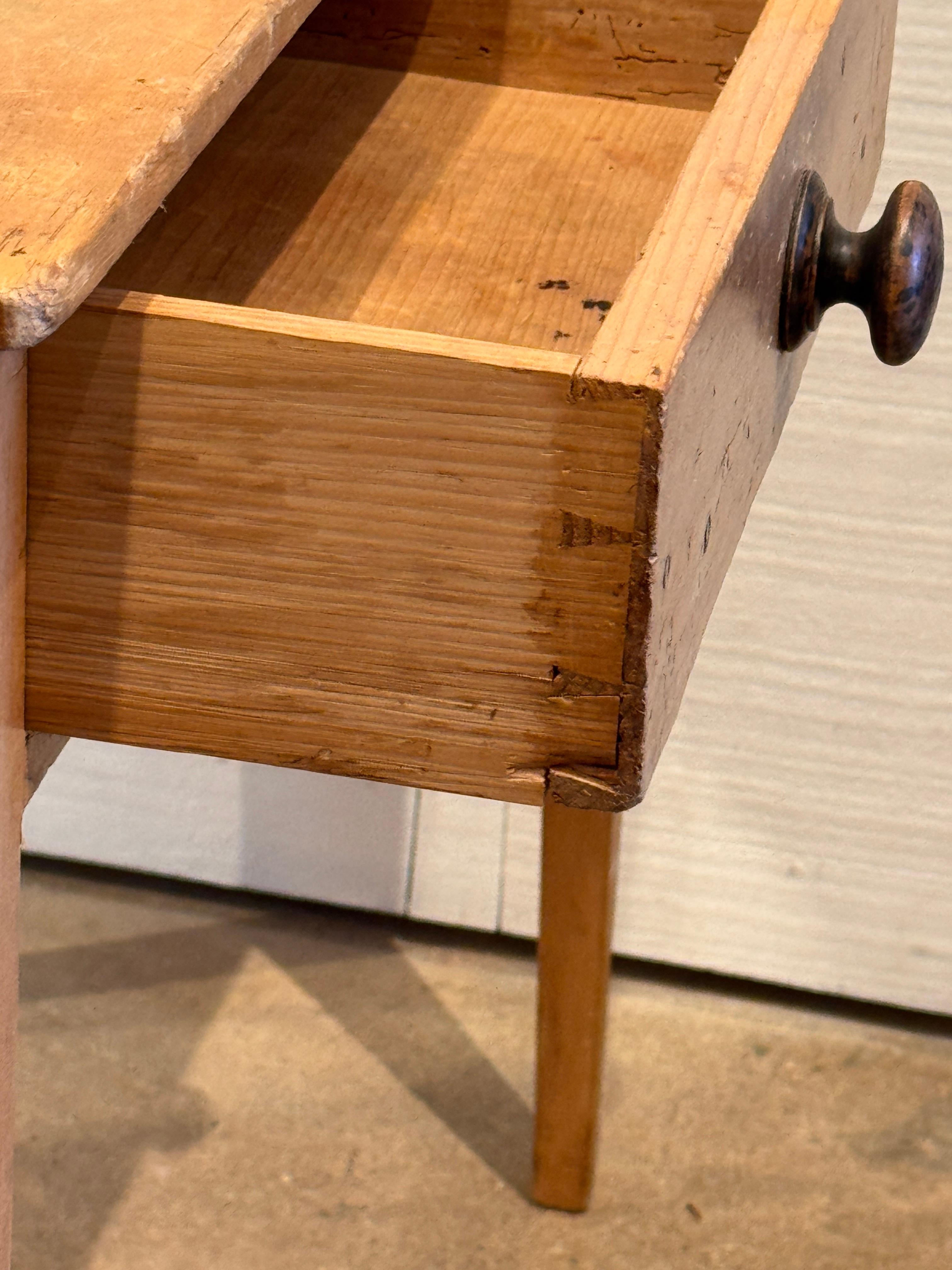 19th Century Pine Table With Gallery Back and Two Drawers en vente 8