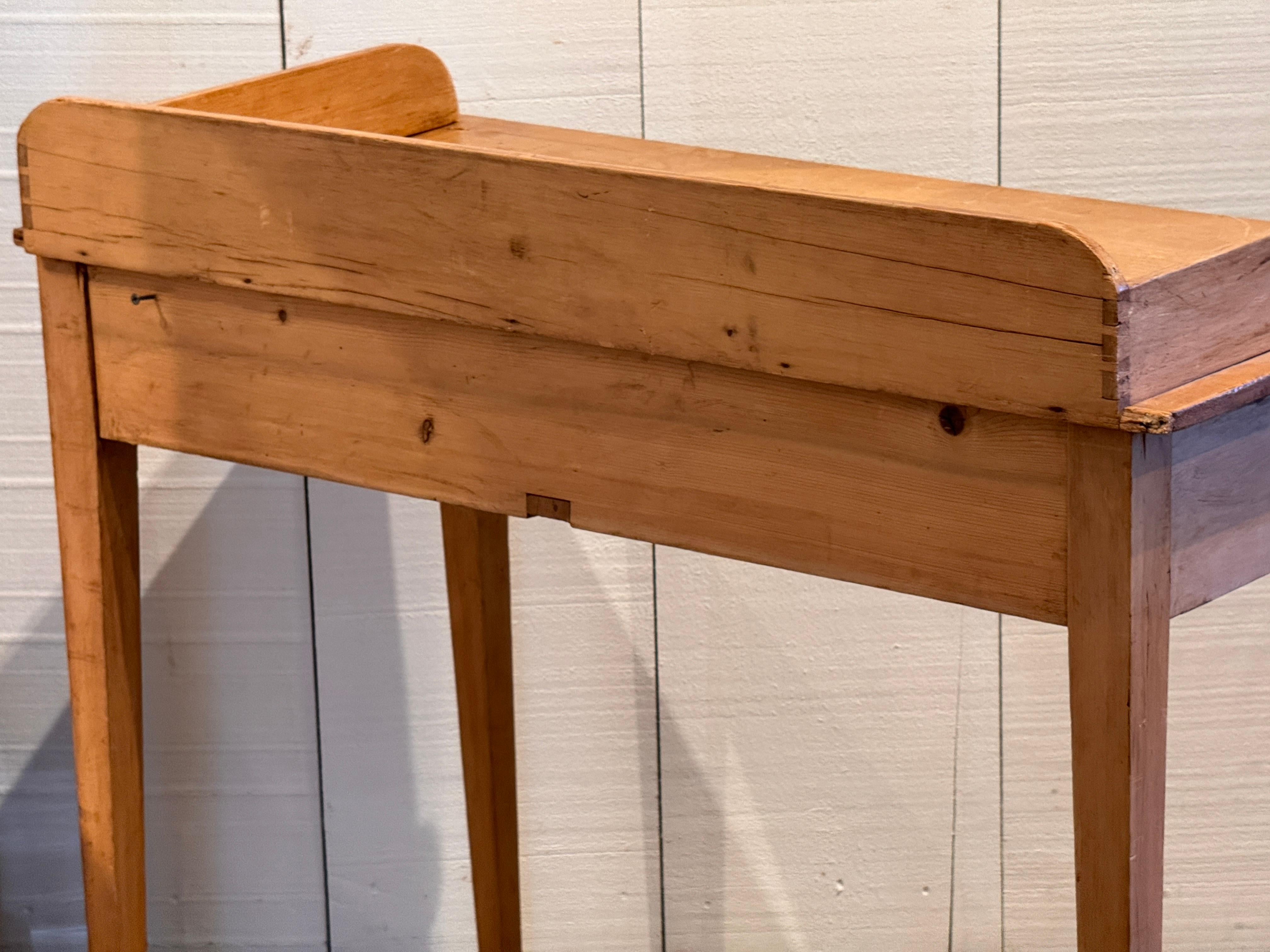 19th Century Pine Table With Gallery Back and Two Drawers en vente 9