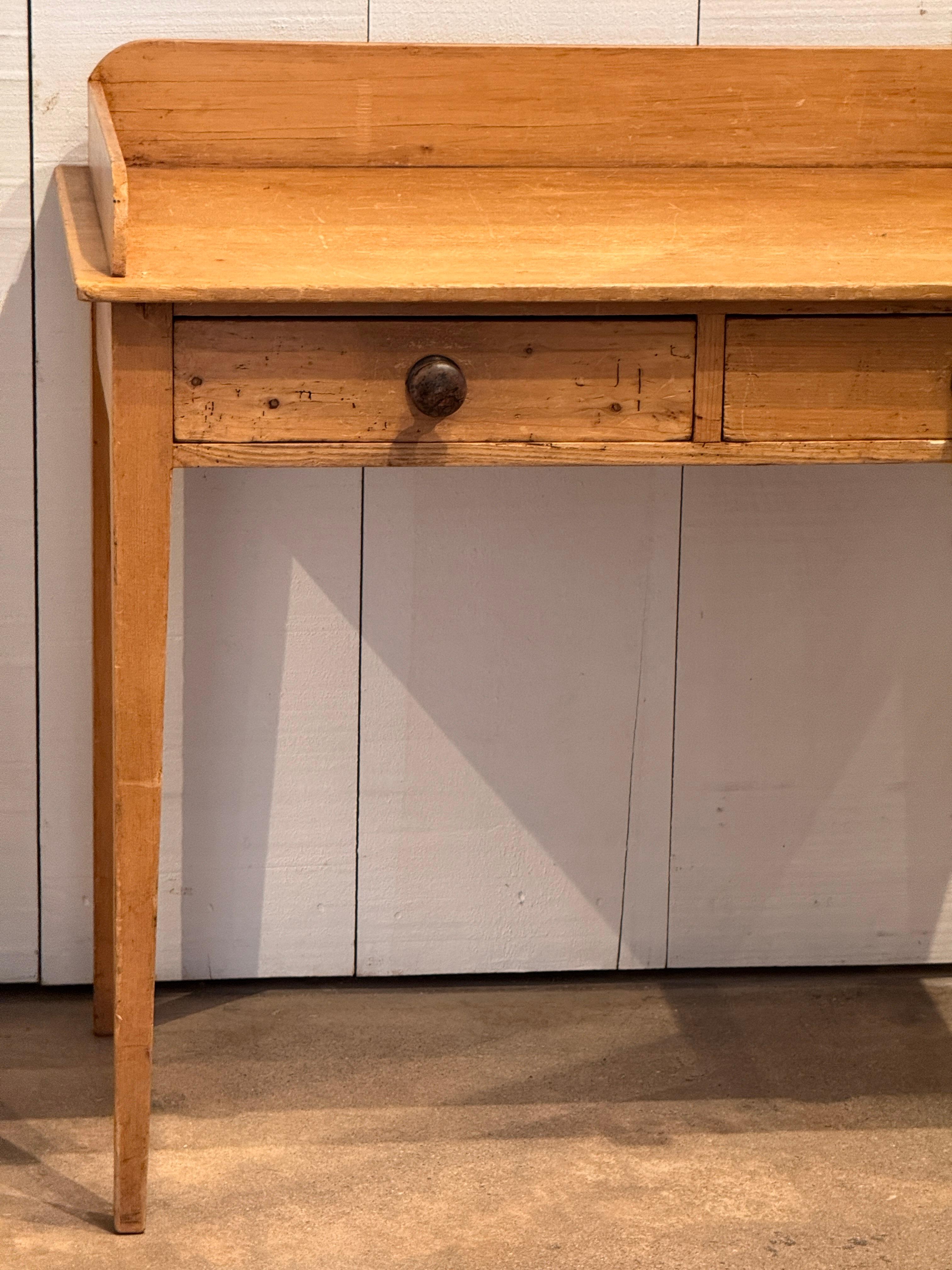 XIXe siècle 19th Century Pine Table With Gallery Back and Two Drawers en vente