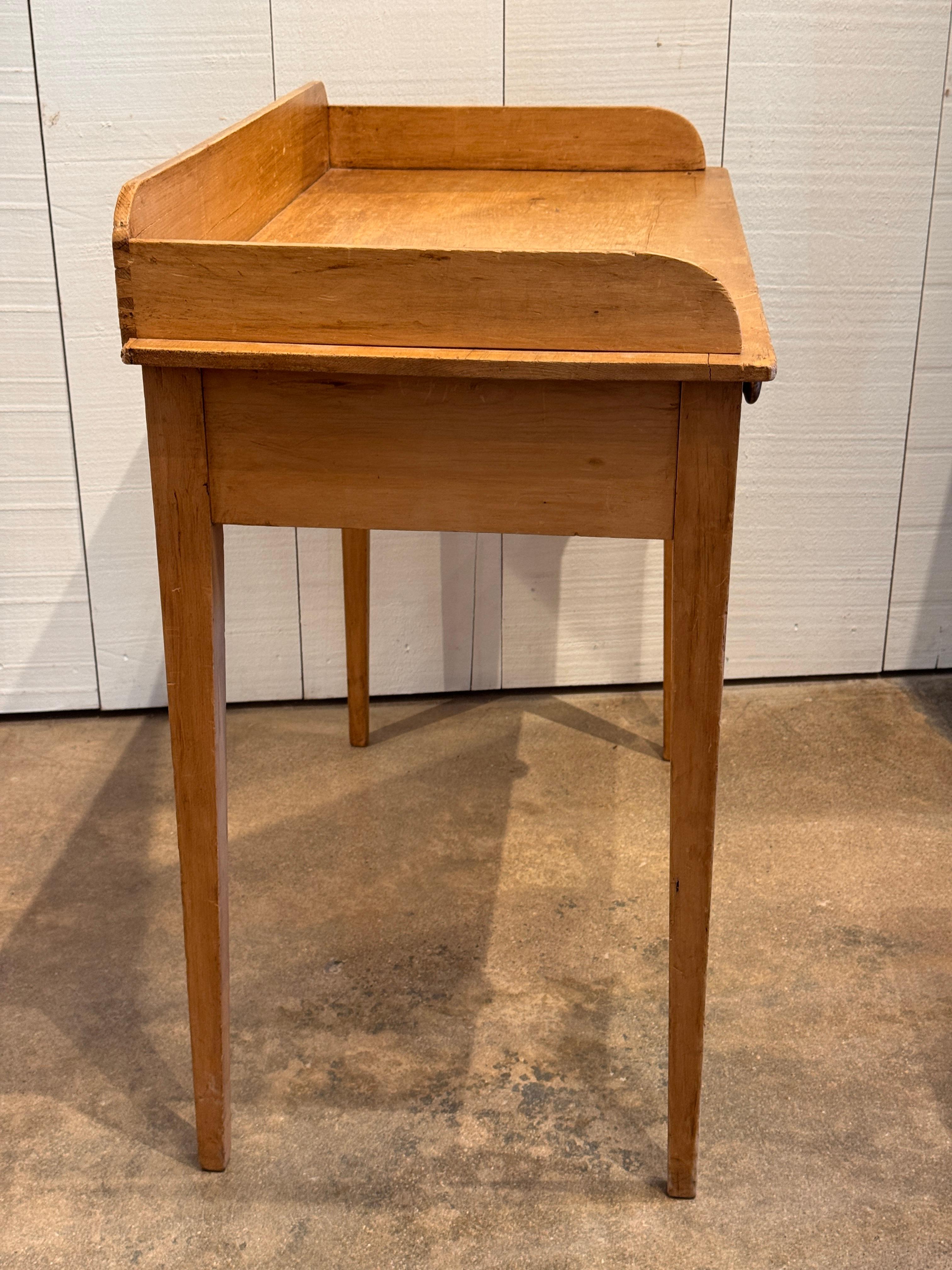19th Century Pine Table With Gallery Back and Two Drawers en vente 4
