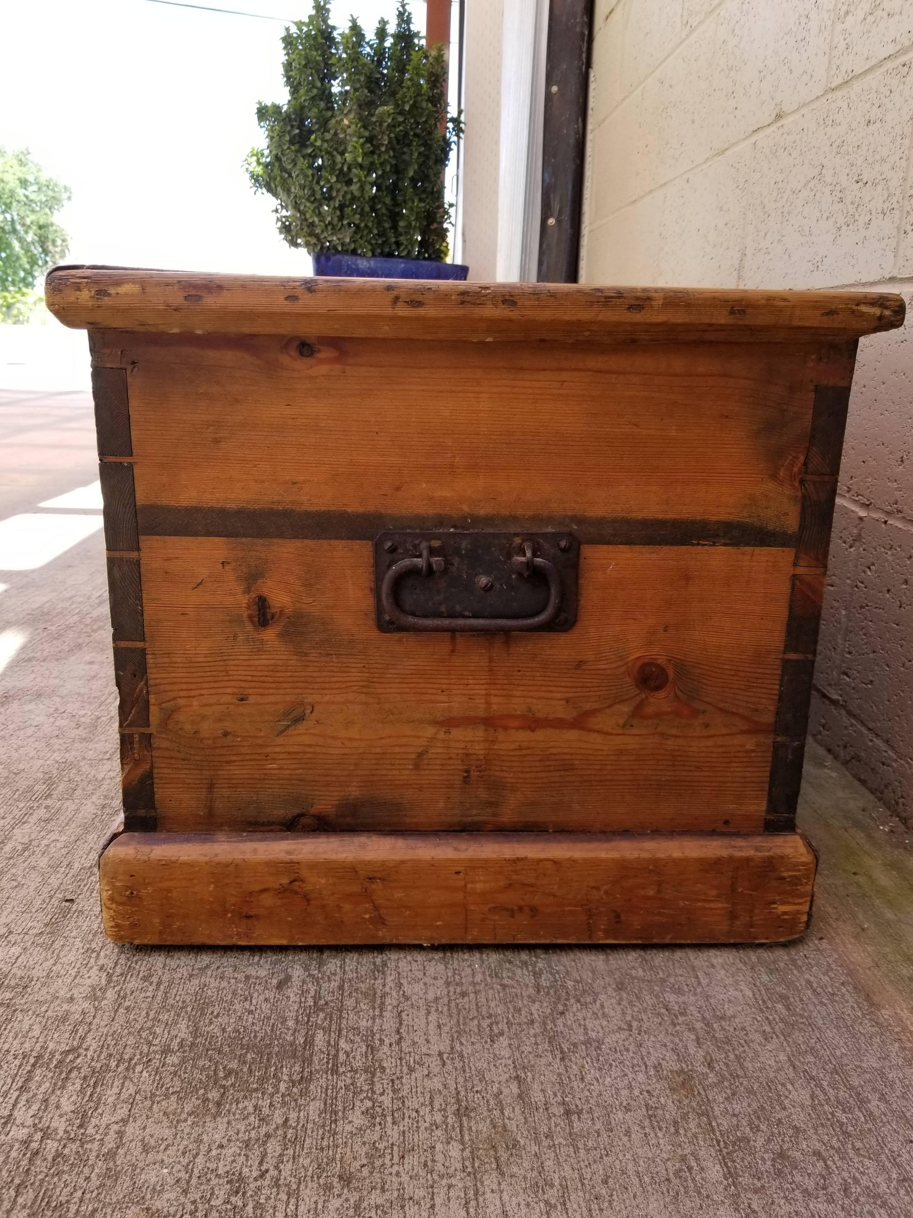 19th Century Pine Trunk For Sale 2