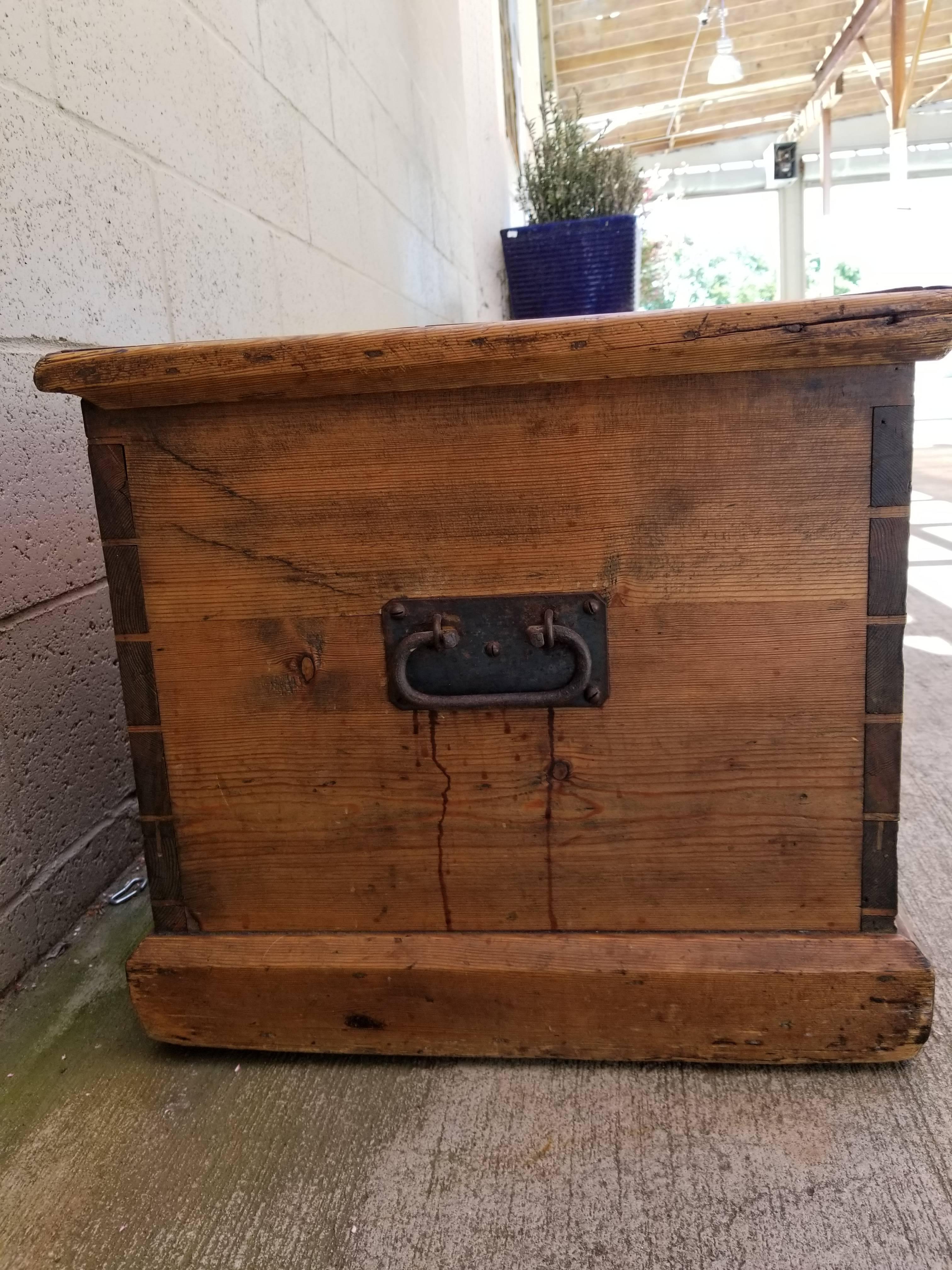 19th Century Pine Trunk For Sale 3