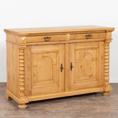Credenza a due ante in pino del XIX secolo, proveniente dalla Danimarca